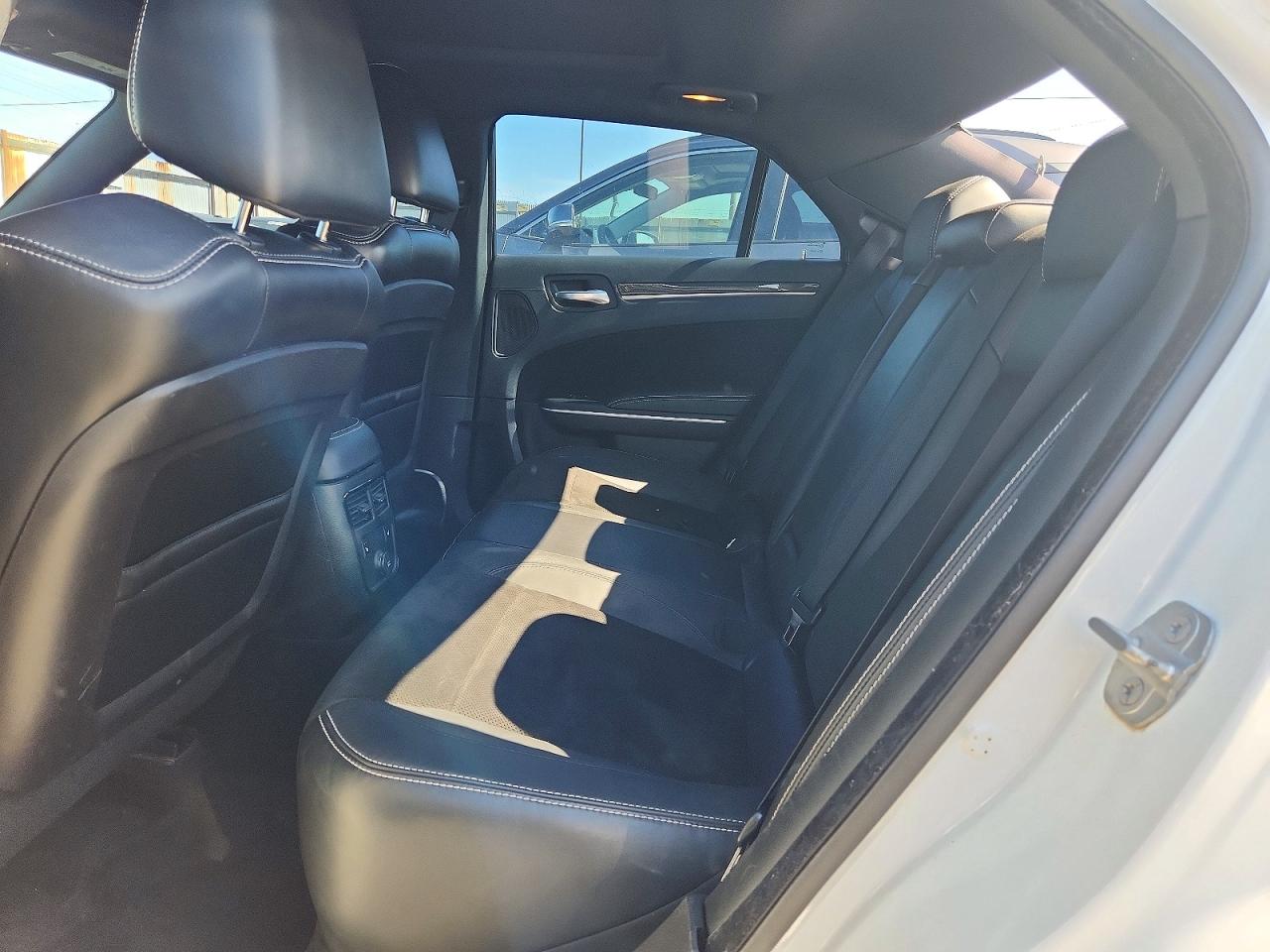2014 Chrysler 300 Srt-8 6.4l White vin: 2C3CCAFJ7EH257870