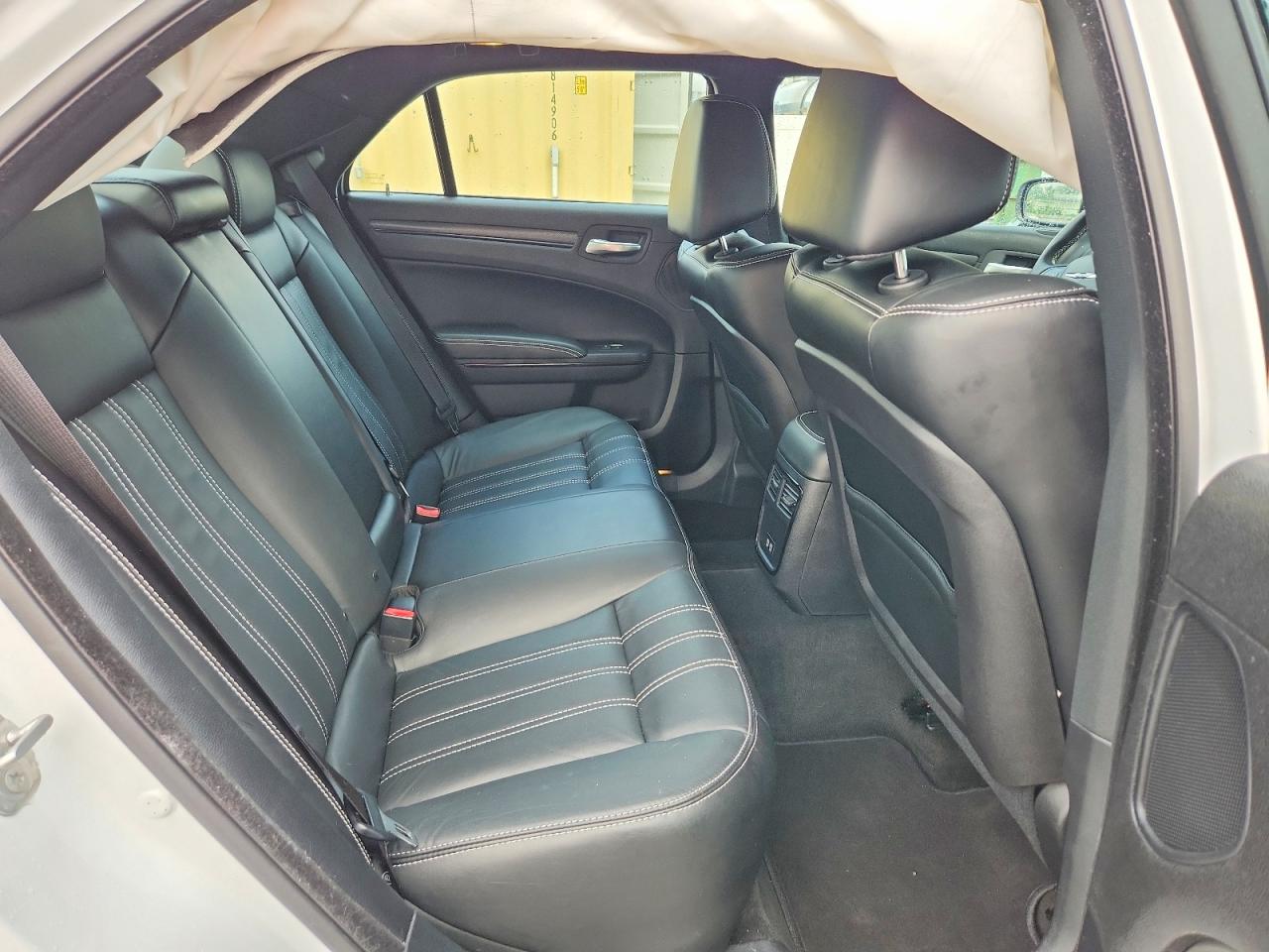 2015 Chrysler 300 S White vin: 2C3CCAGG1FH854095