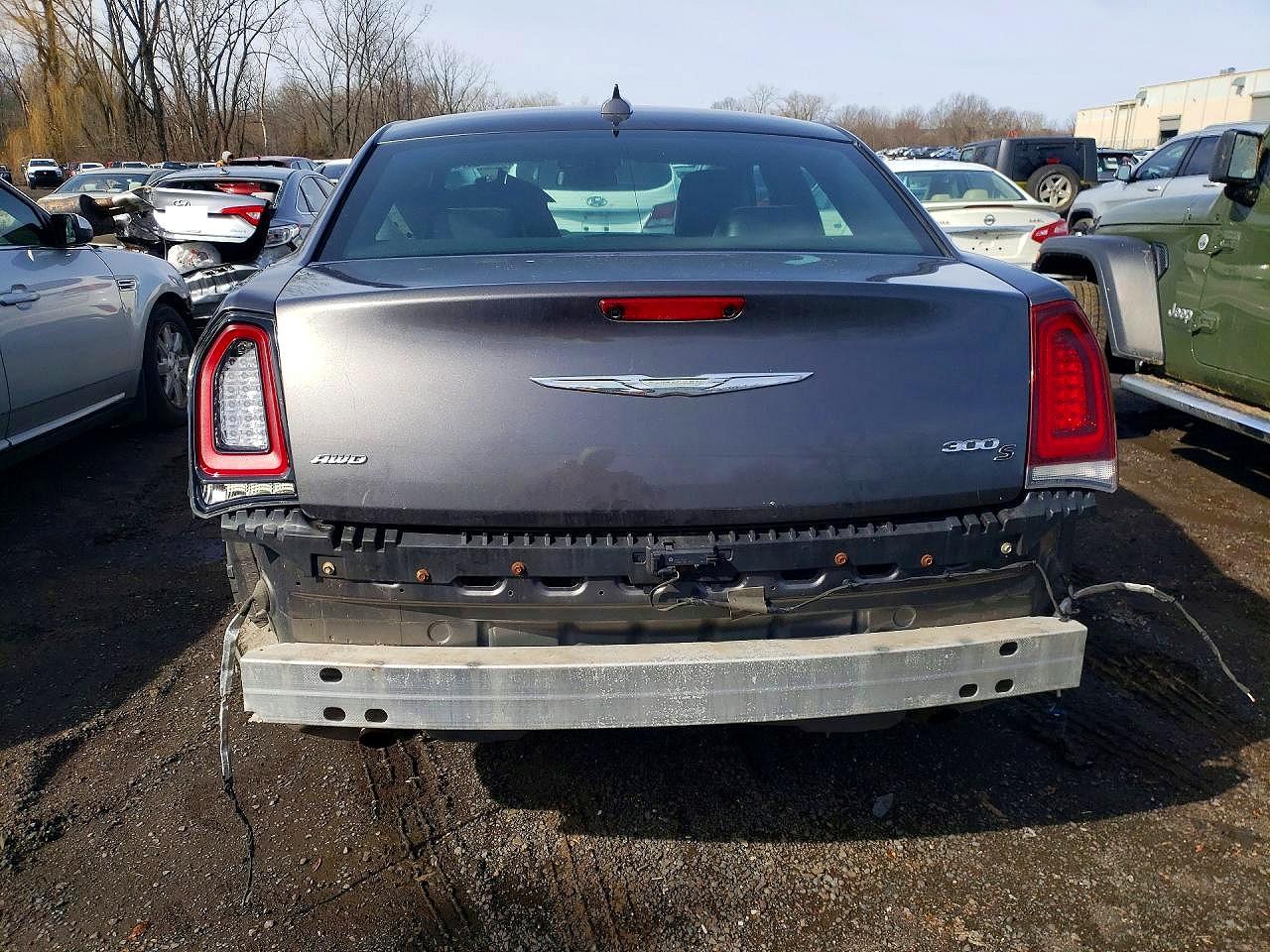 2015 Chrysler 300 S Серебряный vin: 2C3CCAGG1FH899456