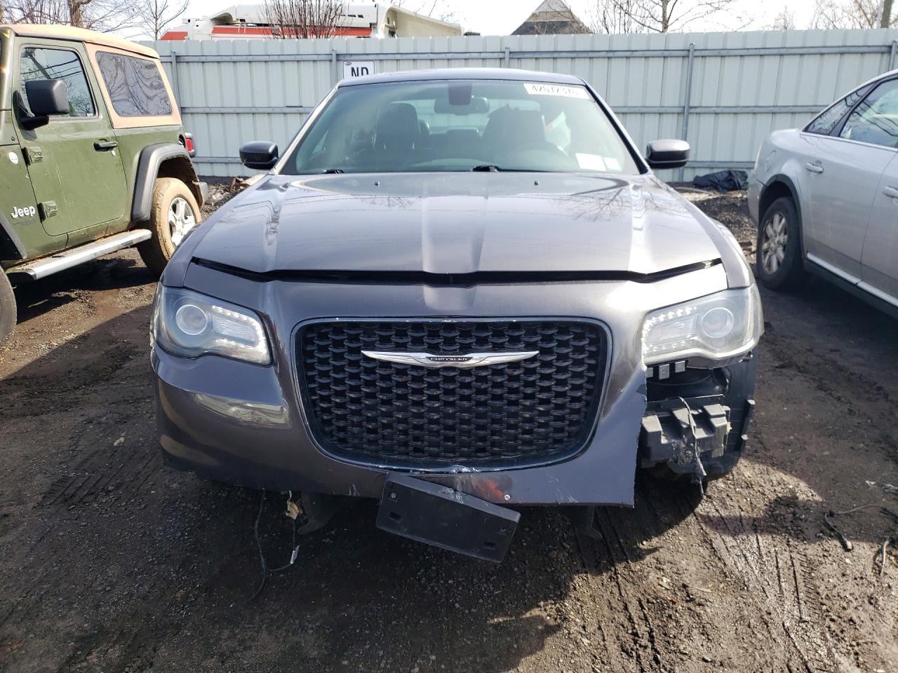 2015 Chrysler 300 S Серебряный vin: 2C3CCAGG1FH899456