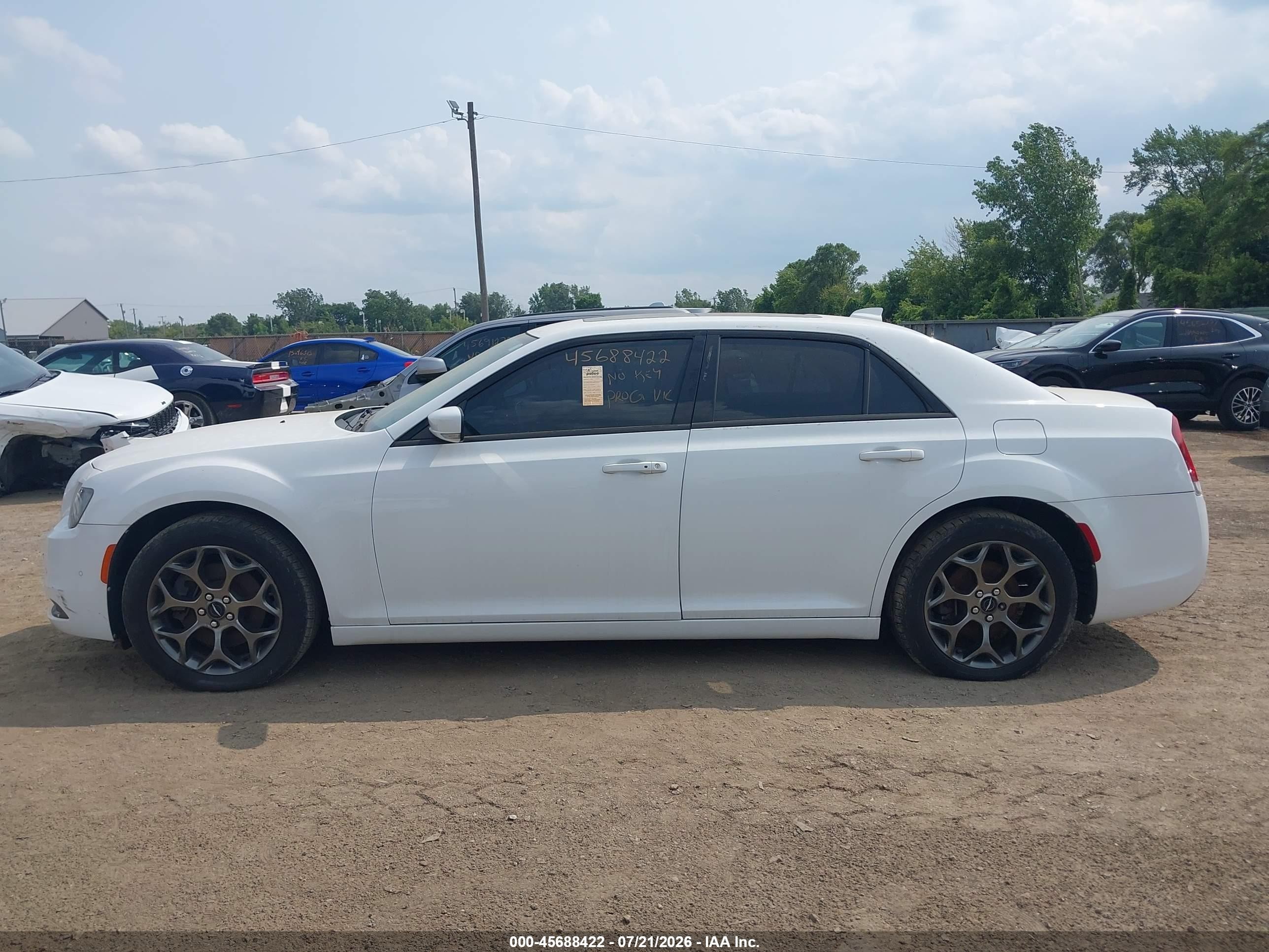 2015 Chrysler 300   White vin: 2C3CCAGG2FH756872