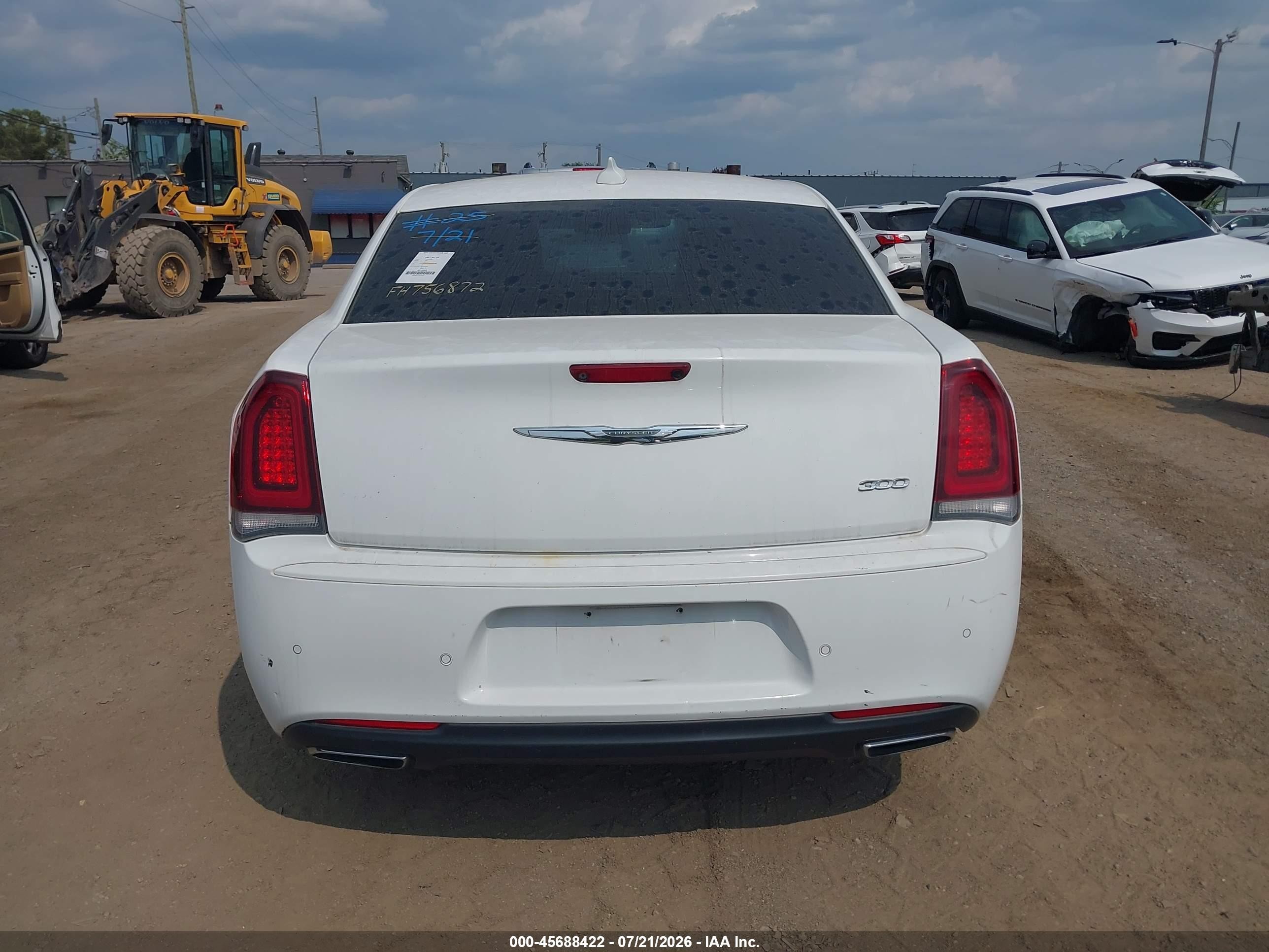 2015 Chrysler 300   White vin: 2C3CCAGG2FH756872