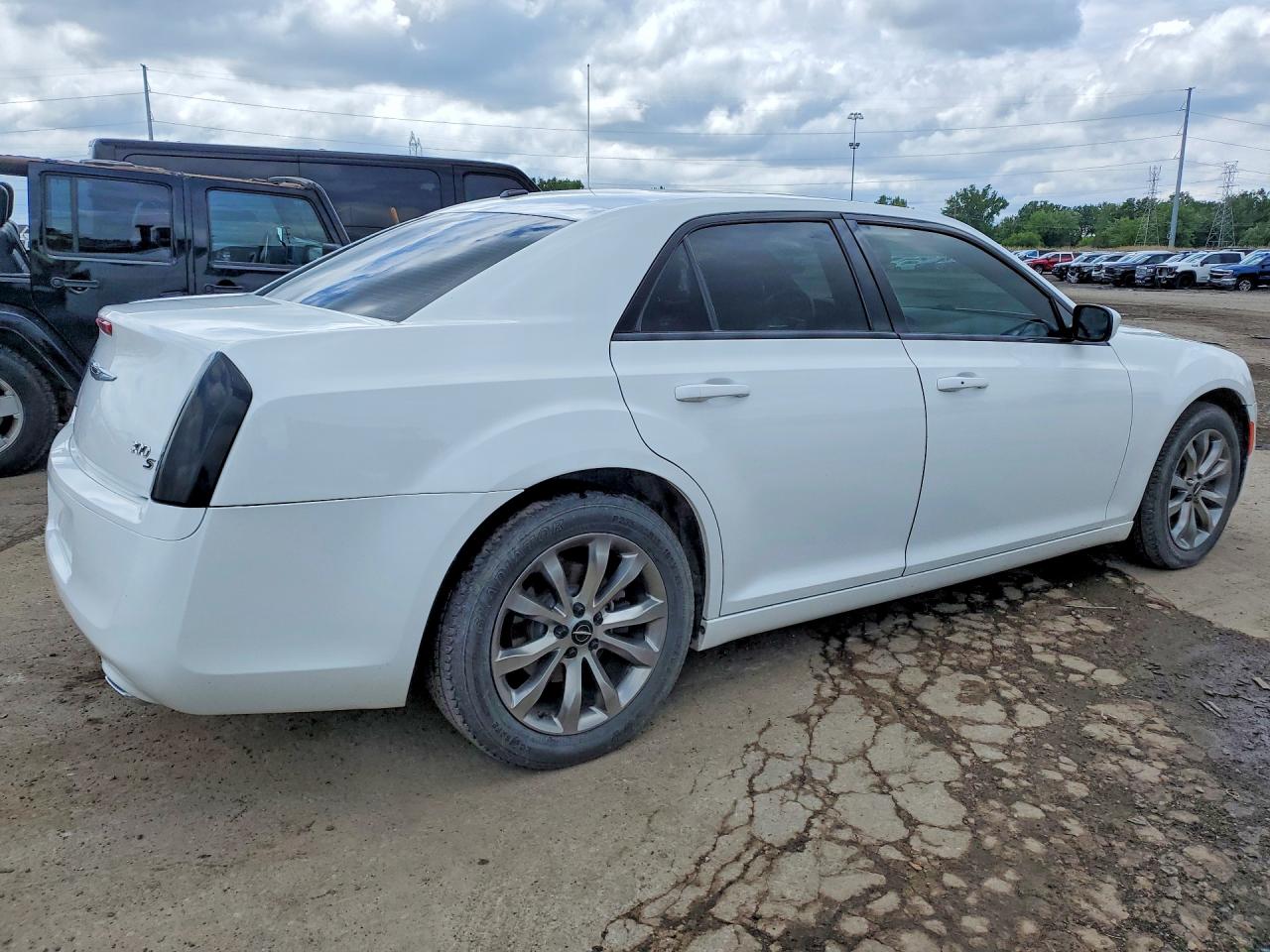 2014 Chrysler 300 S White vin: 2C3CCAGG4EH297732
