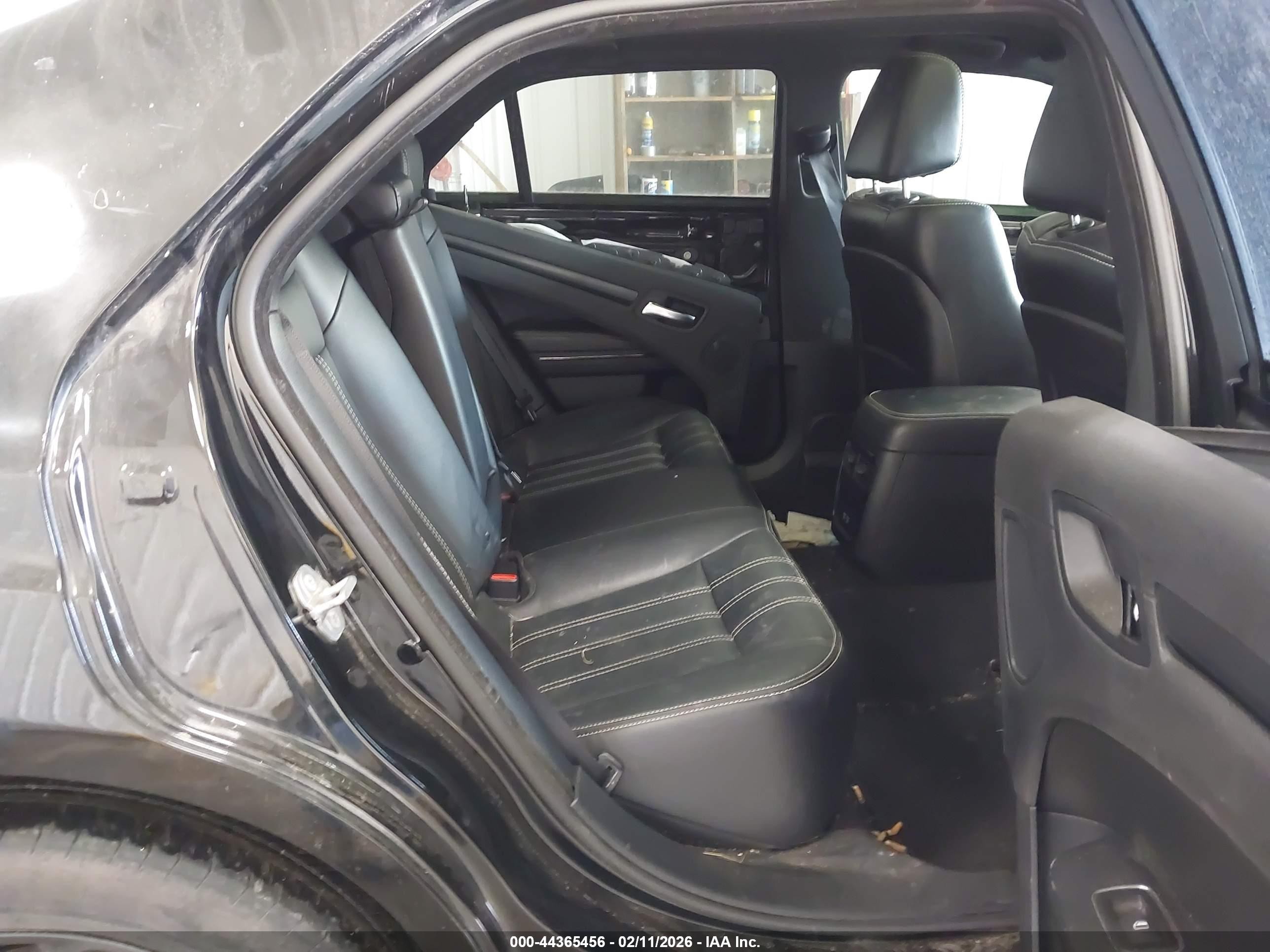 2015 Chrysler 300   Черный vin: 2C3CCAGG4FH887656