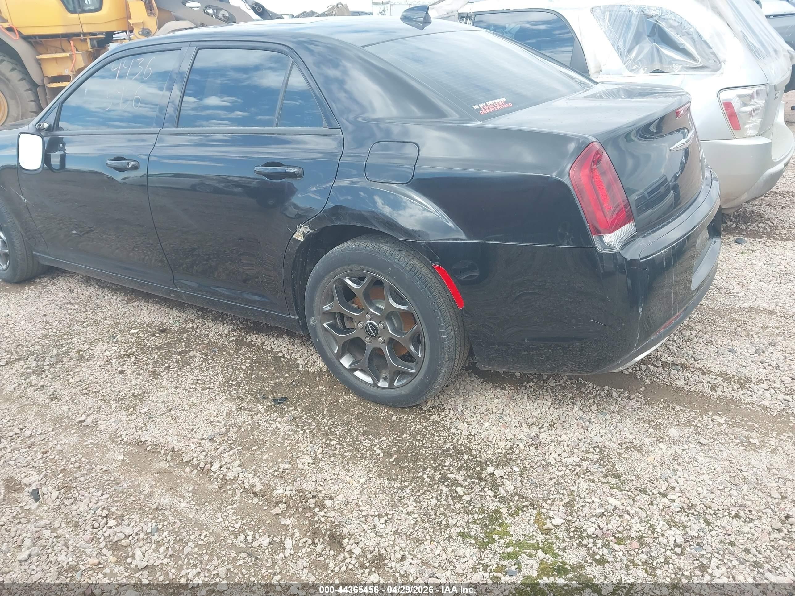 2015 Chrysler 300   Черный vin: 2C3CCAGG4FH887656