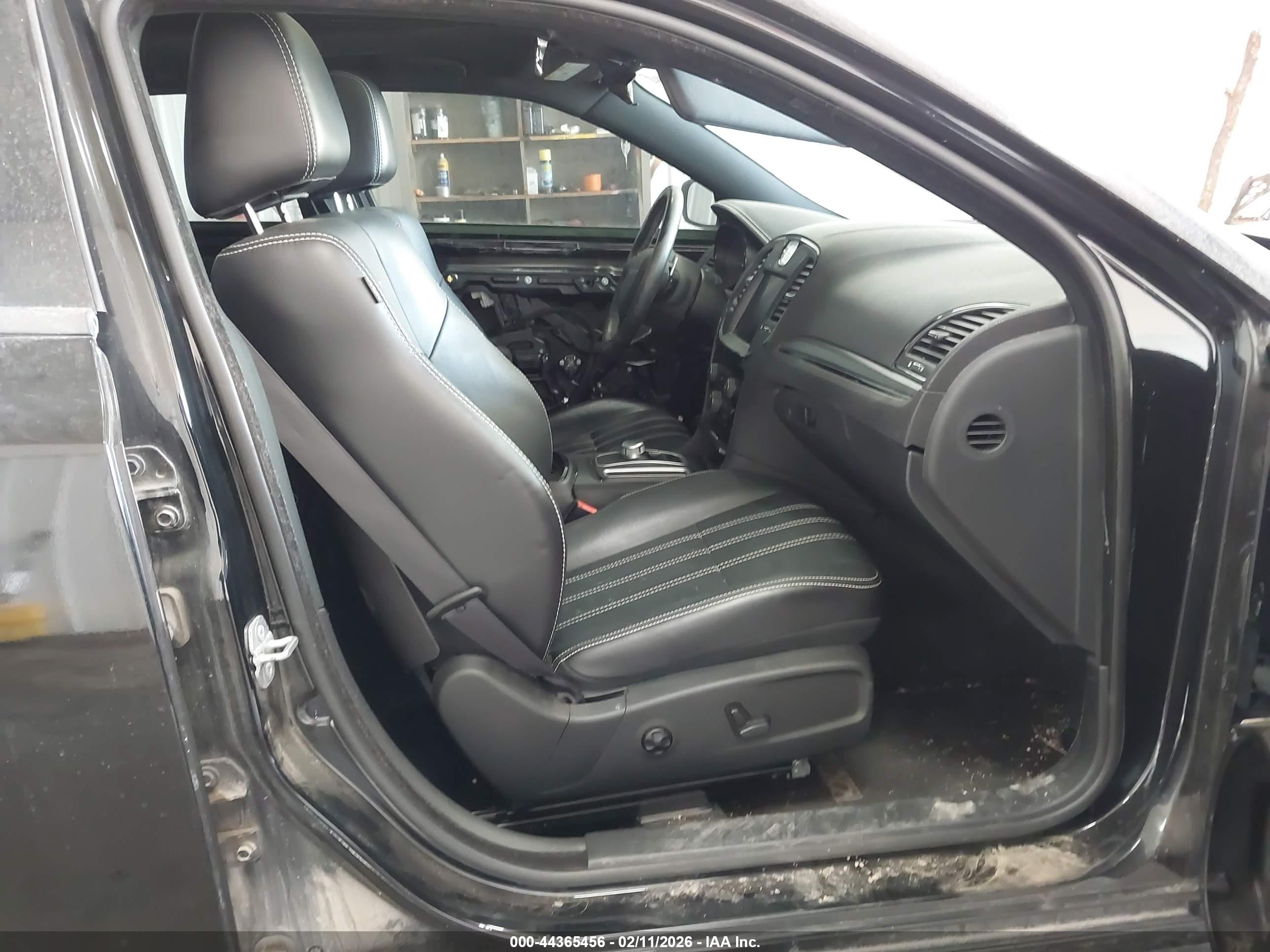 2015 Chrysler 300   Черный vin: 2C3CCAGG4FH887656