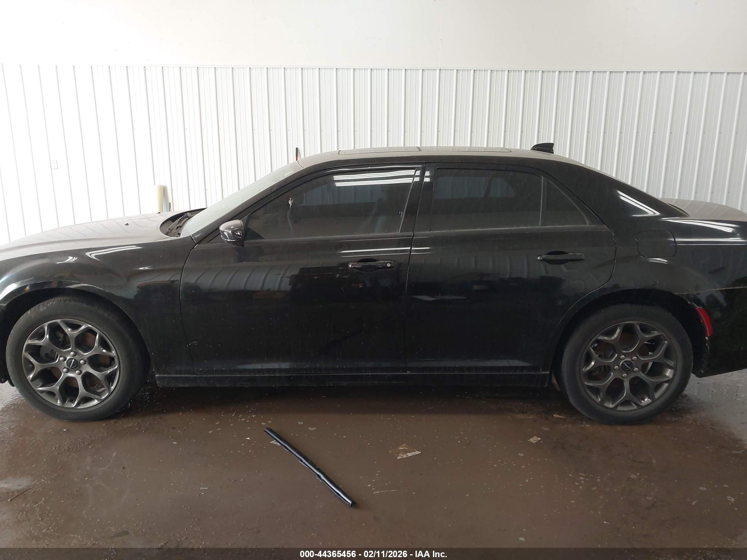 2015 Chrysler 300   Черный vin: 2C3CCAGG4FH887656