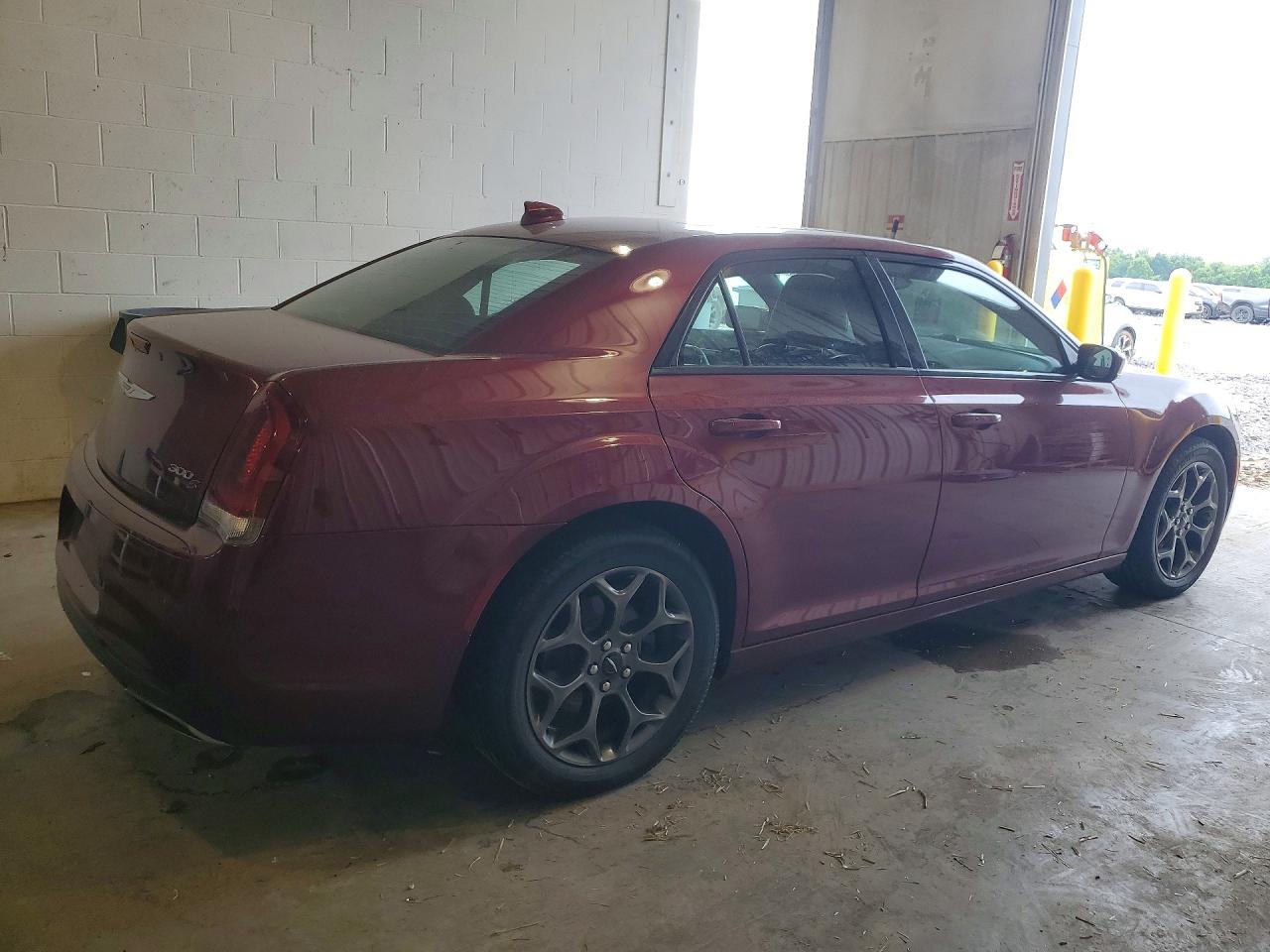 2018 Chrysler 300 S Темно-бордовый vin: 2C3CCAGG4JH165628