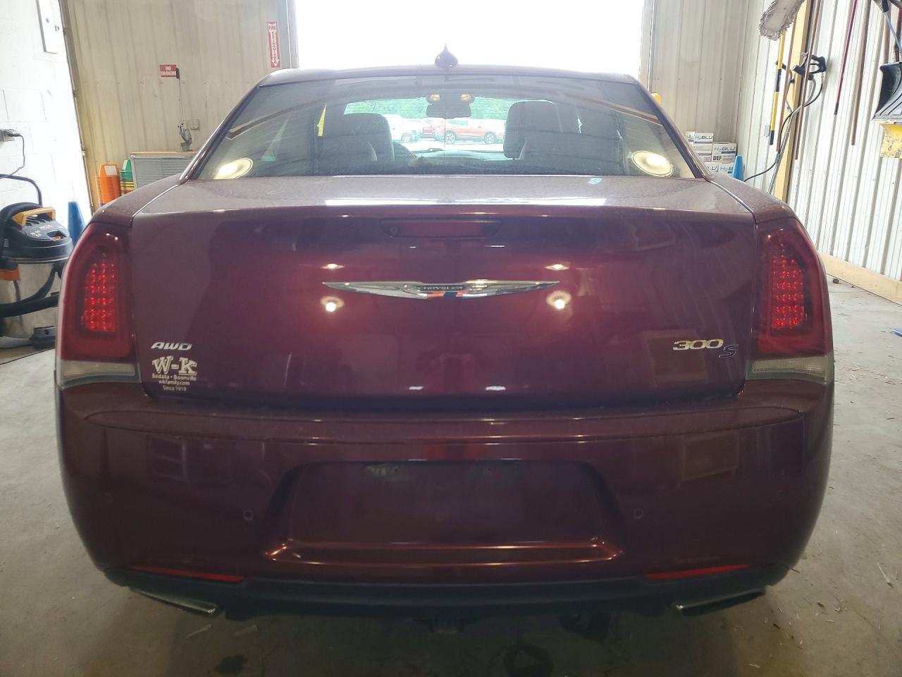 2018 Chrysler 300 S Темно-бордовый vin: 2C3CCAGG4JH165628