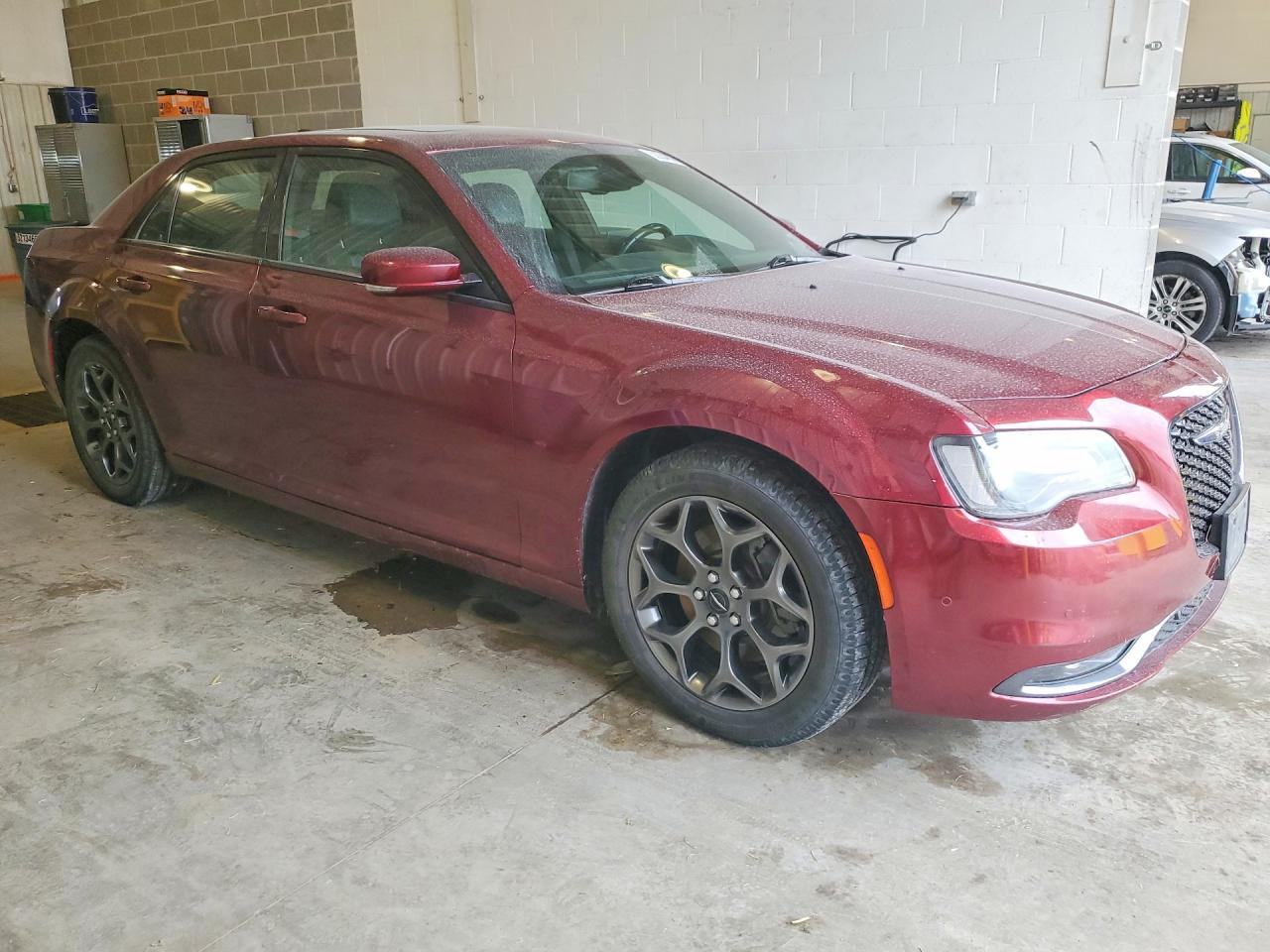 2018 Chrysler 300 S Темно-бордовый vin: 2C3CCAGG4JH165628