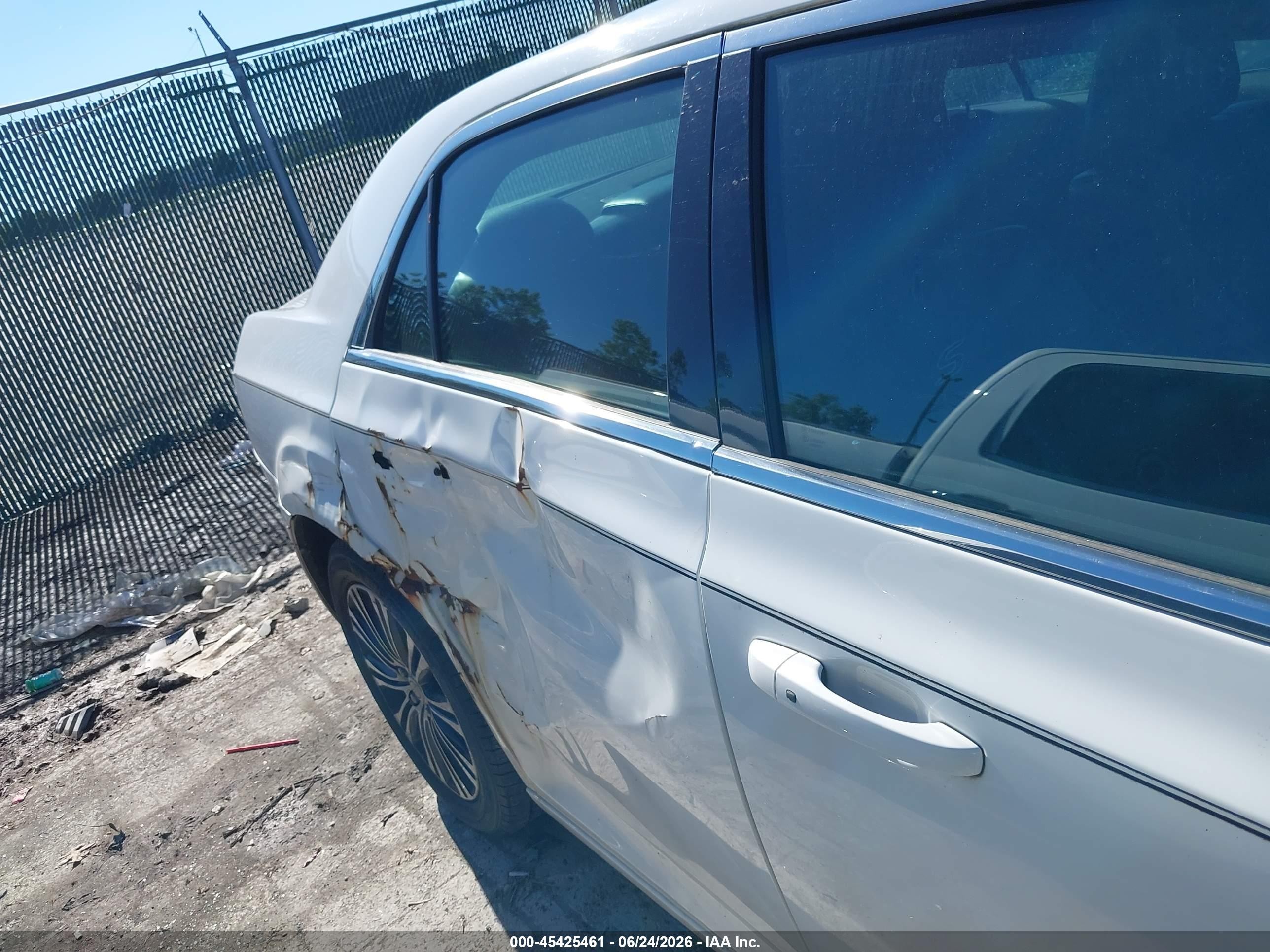 2012 Chrysler 300 S V6 White vin: 2C3CCAGG7CH236601