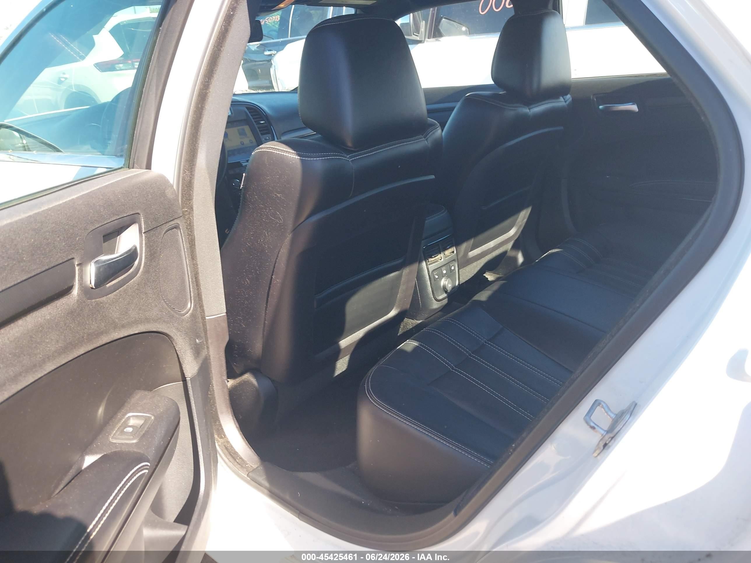 2012 Chrysler 300 S V6 White vin: 2C3CCAGG7CH236601