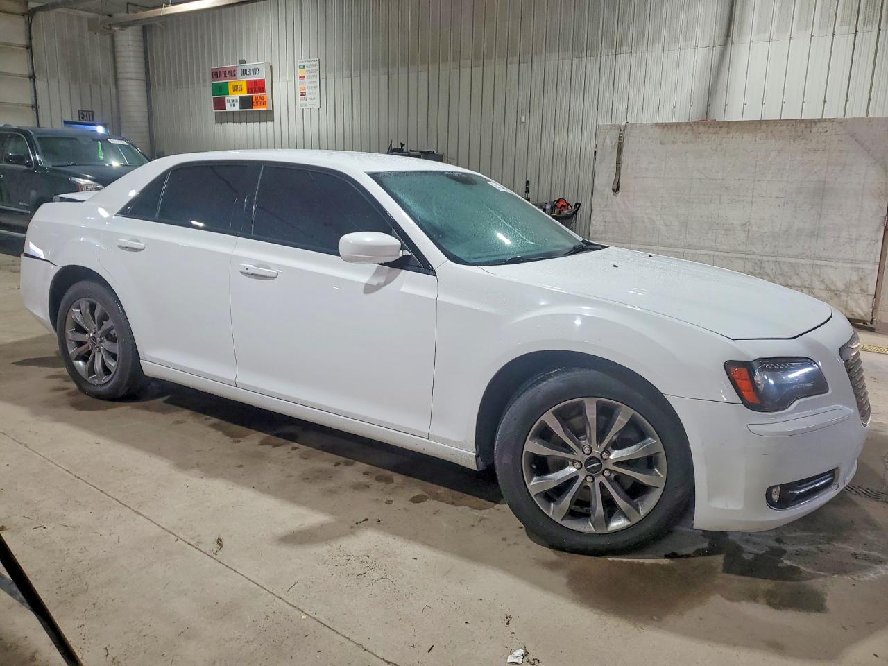 2014 Chrysler 300 S White vin: 2C3CCAGG7EH384461