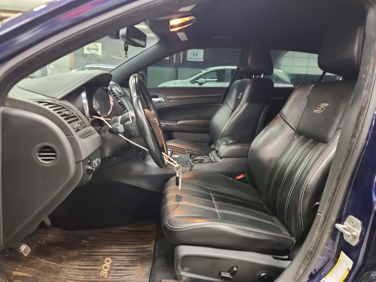 2014 Chrysler 300 Blue vin: 2C3CCAGG8EH120360