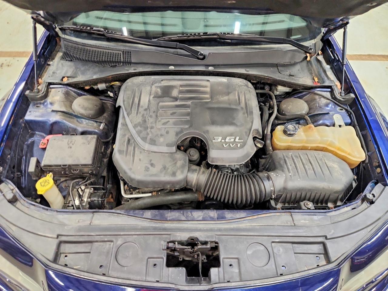 2014 Chrysler 300 Blue vin: 2C3CCAGG8EH120360
