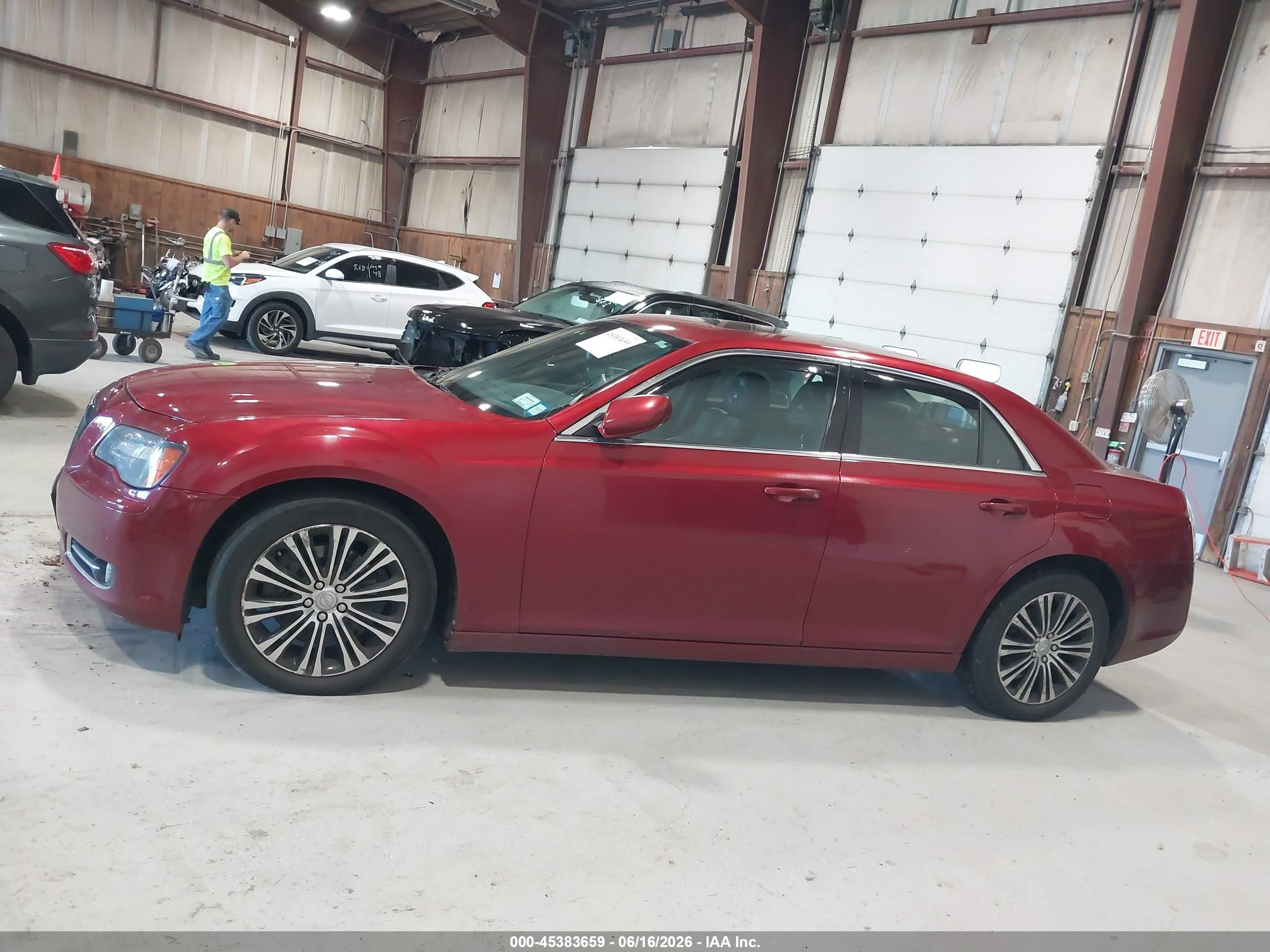 2013 Chrysler 300 300s Red vin: 2C3CCAGT7DH564776