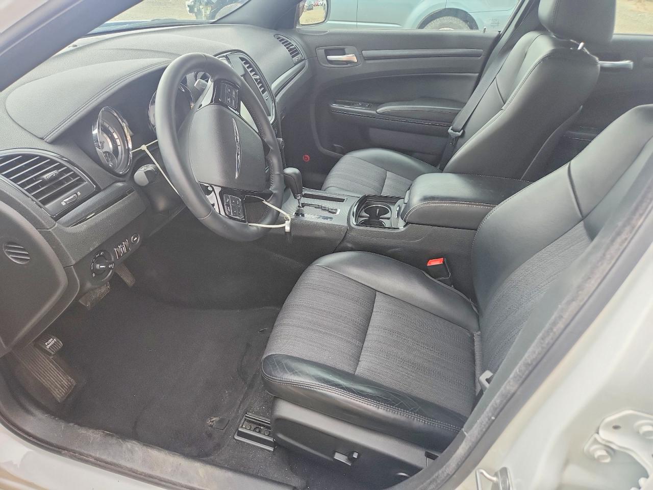 2013 Chrysler 300 S White vin: 2C3CCAGT7DH608467