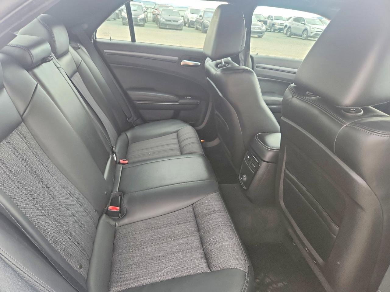 2013 Chrysler 300 S White vin: 2C3CCAGT7DH608467