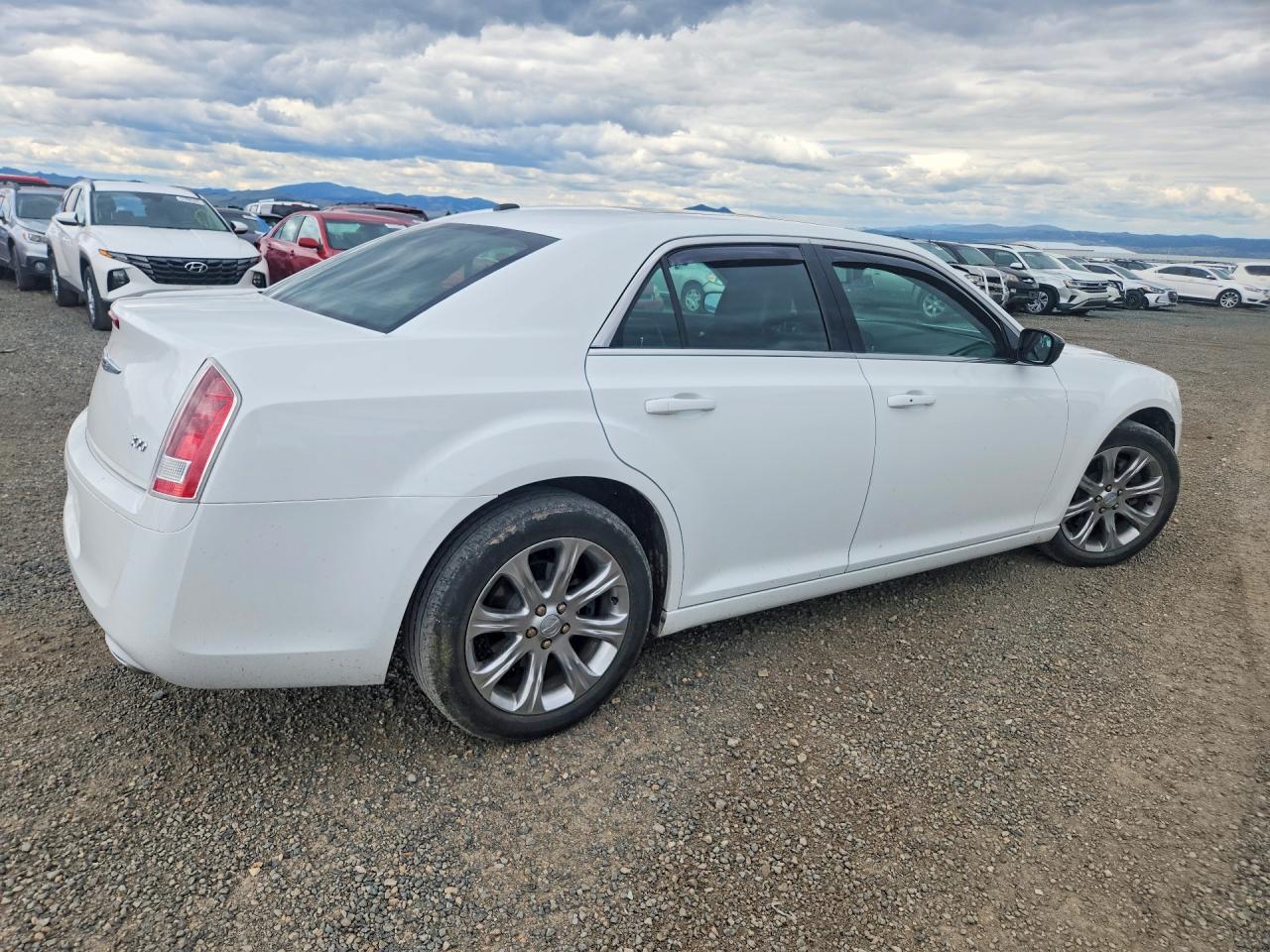 2013 Chrysler 300 S White vin: 2C3CCAGT7DH608467