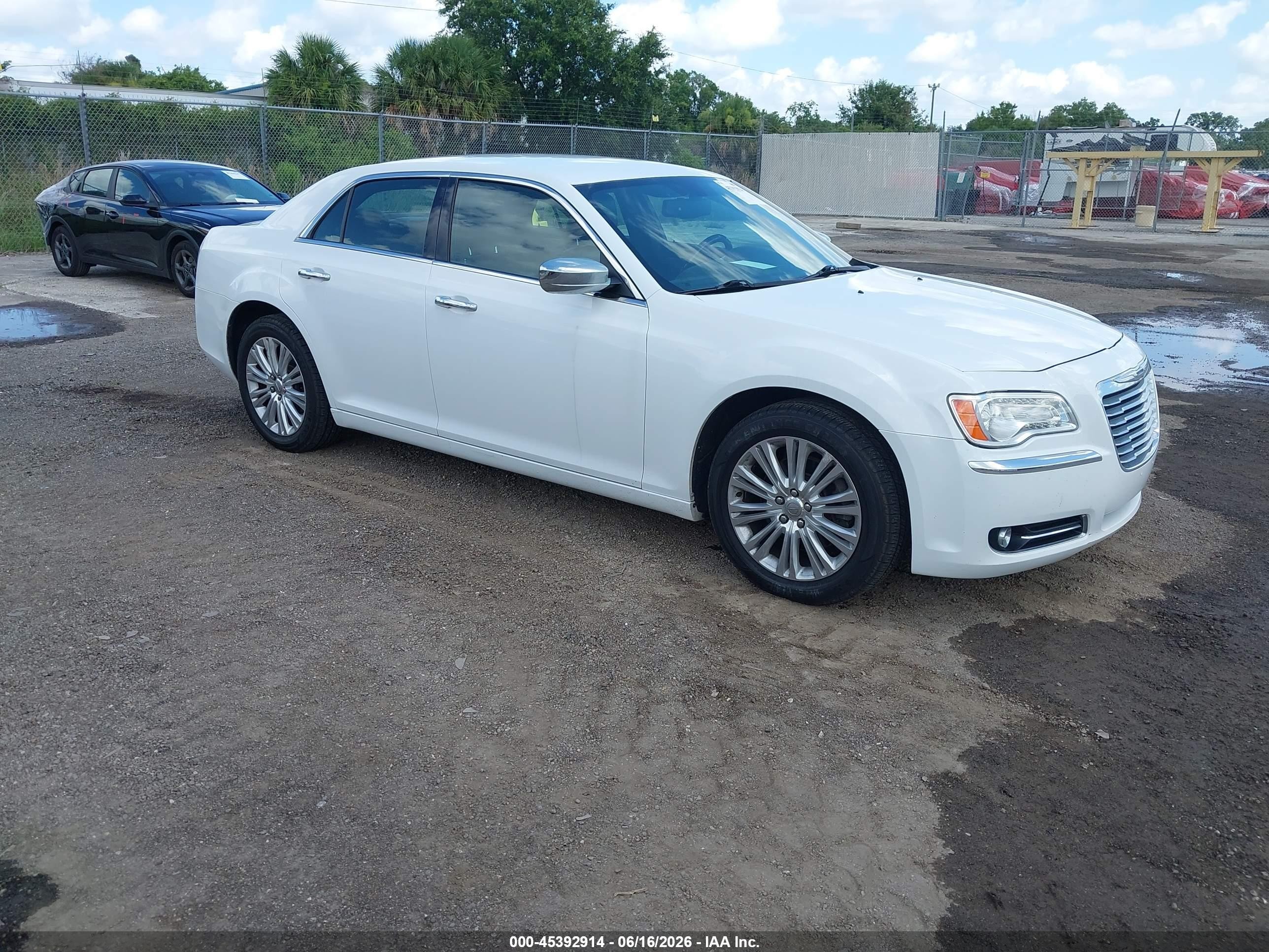 2013 Chrysler 300c Awd White vin: 2C3CCAKG1DH645105