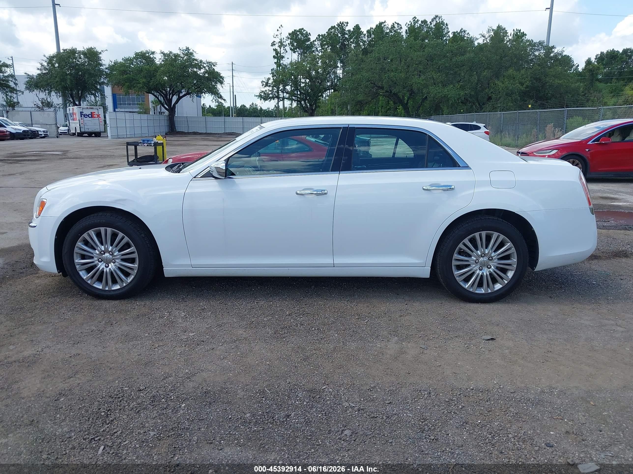 2013 Chrysler 300c Awd White vin: 2C3CCAKG1DH645105