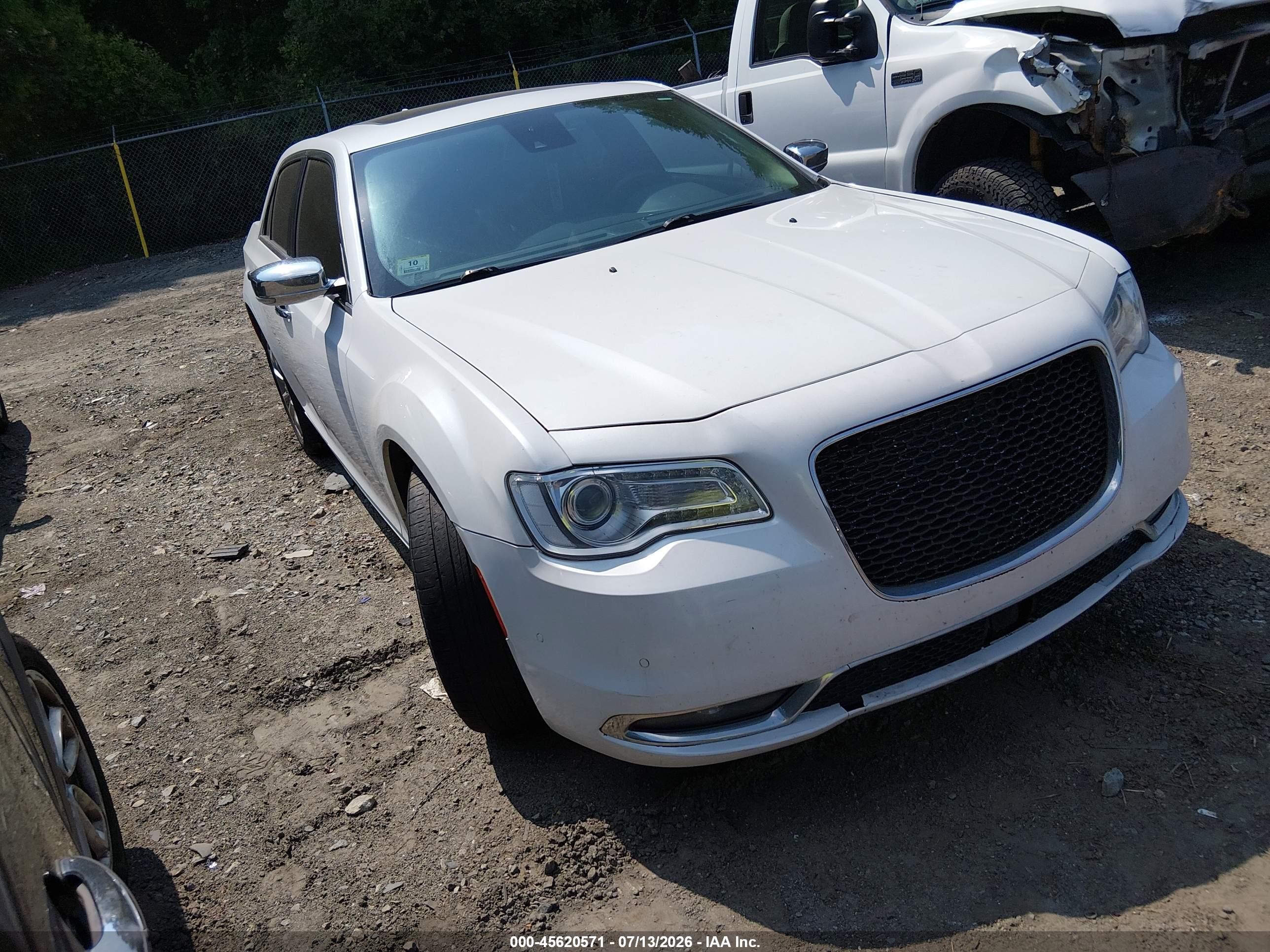 2015 Chrysler 300c   White vin: 2C3CCAKG1FH769605