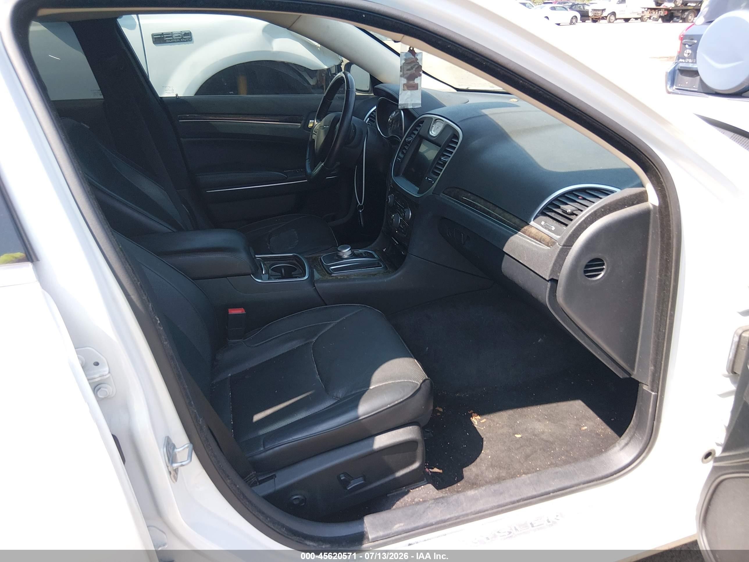 2015 Chrysler 300c   White vin: 2C3CCAKG1FH769605