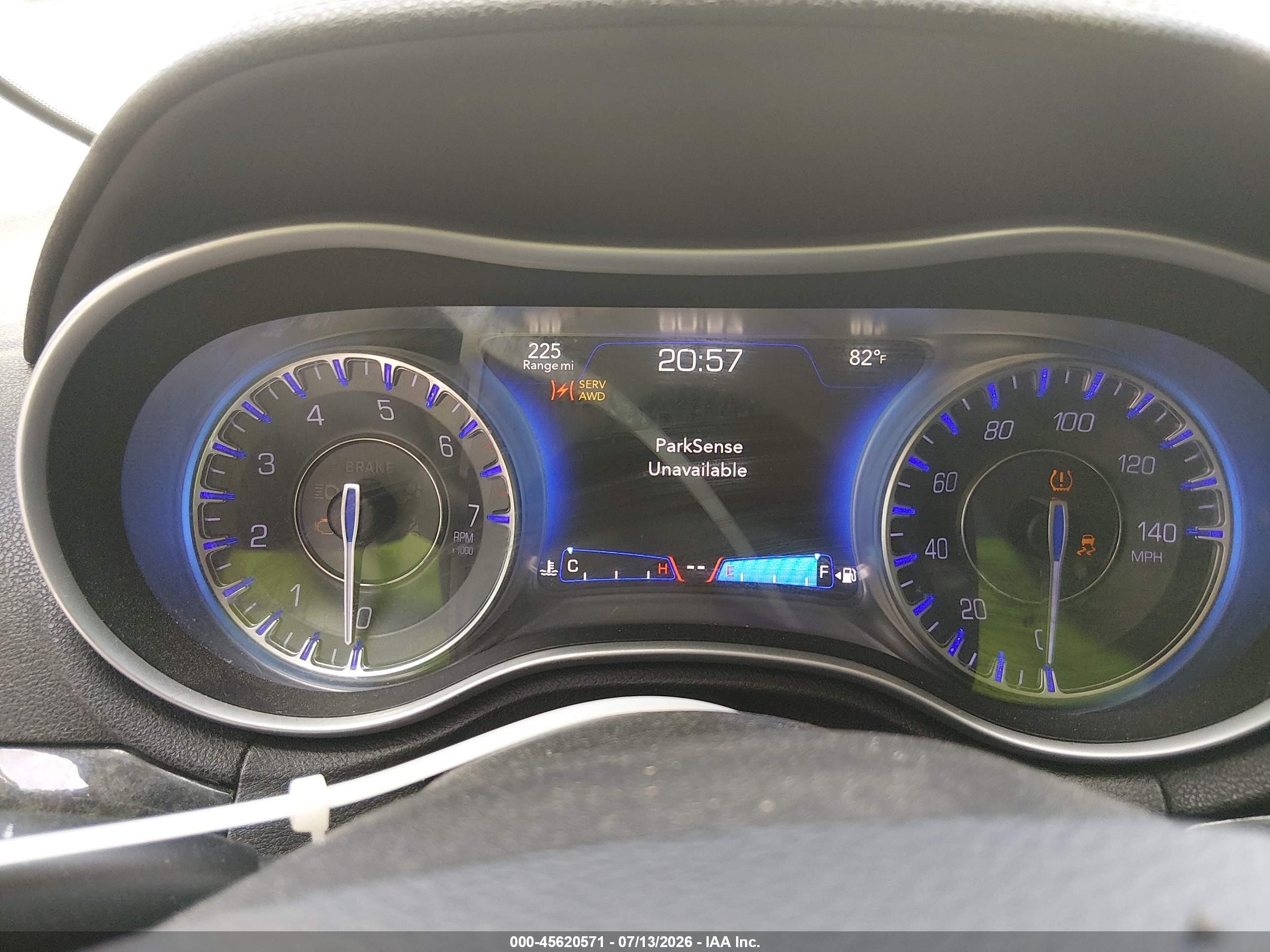 2015 Chrysler 300c   White vin: 2C3CCAKG1FH769605