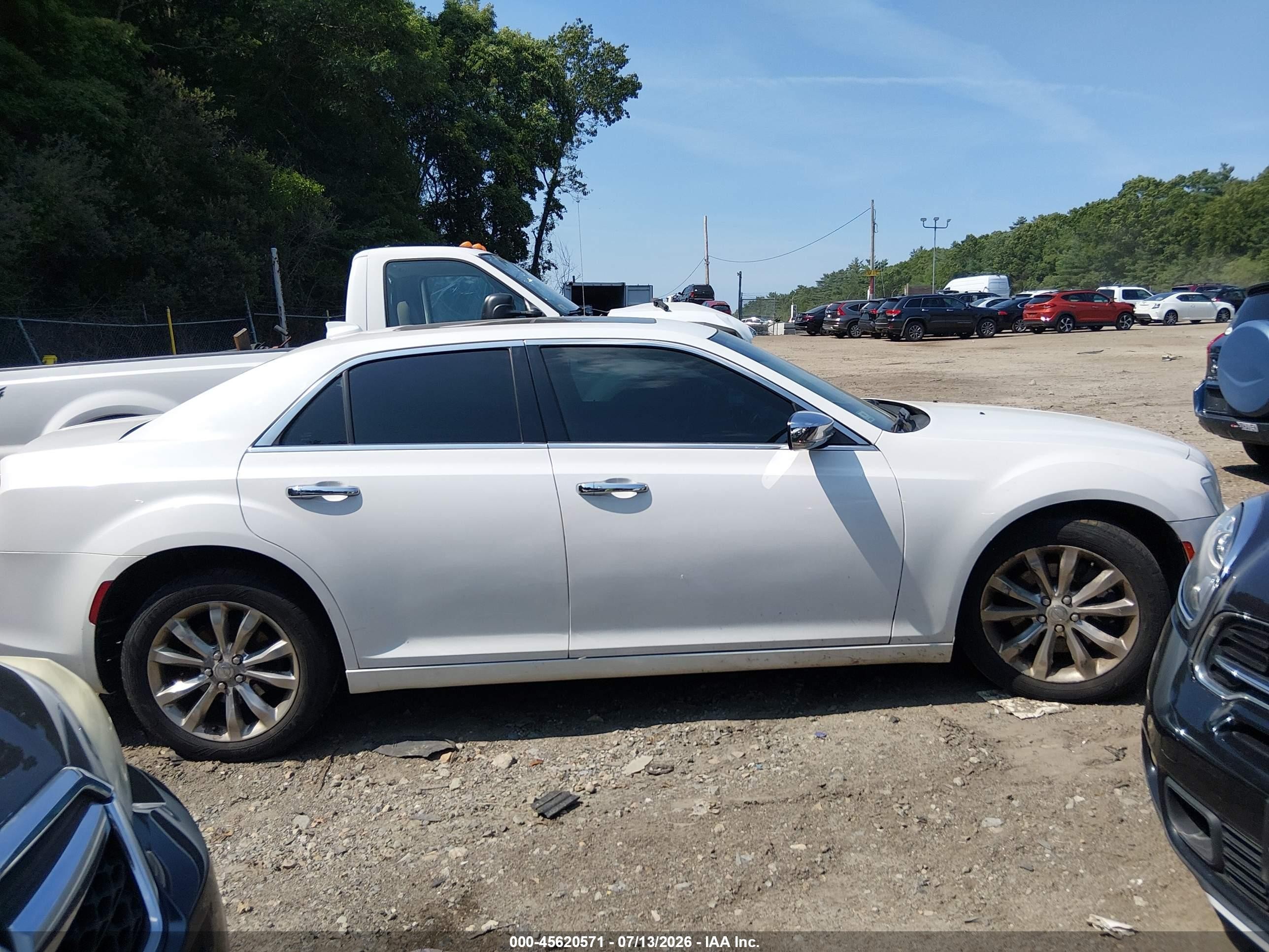 2015 Chrysler 300c   White vin: 2C3CCAKG1FH769605