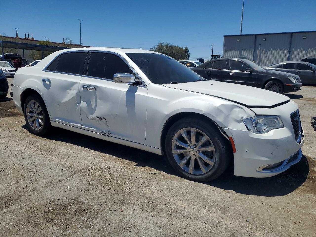 2015 Chrysler 300c White vin: 2C3CCAKG1FH876492
