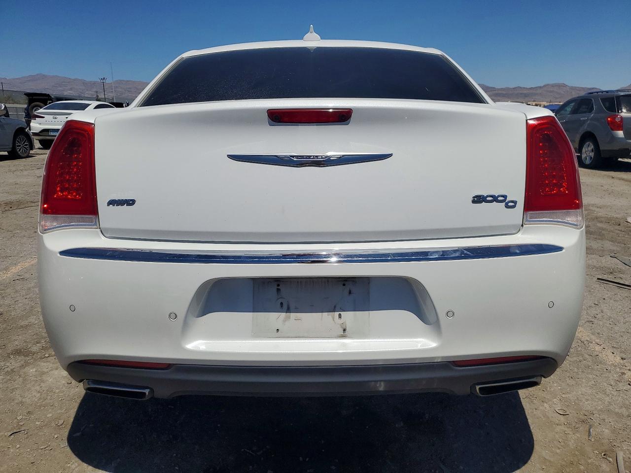 2015 Chrysler 300c White vin: 2C3CCAKG1FH876492