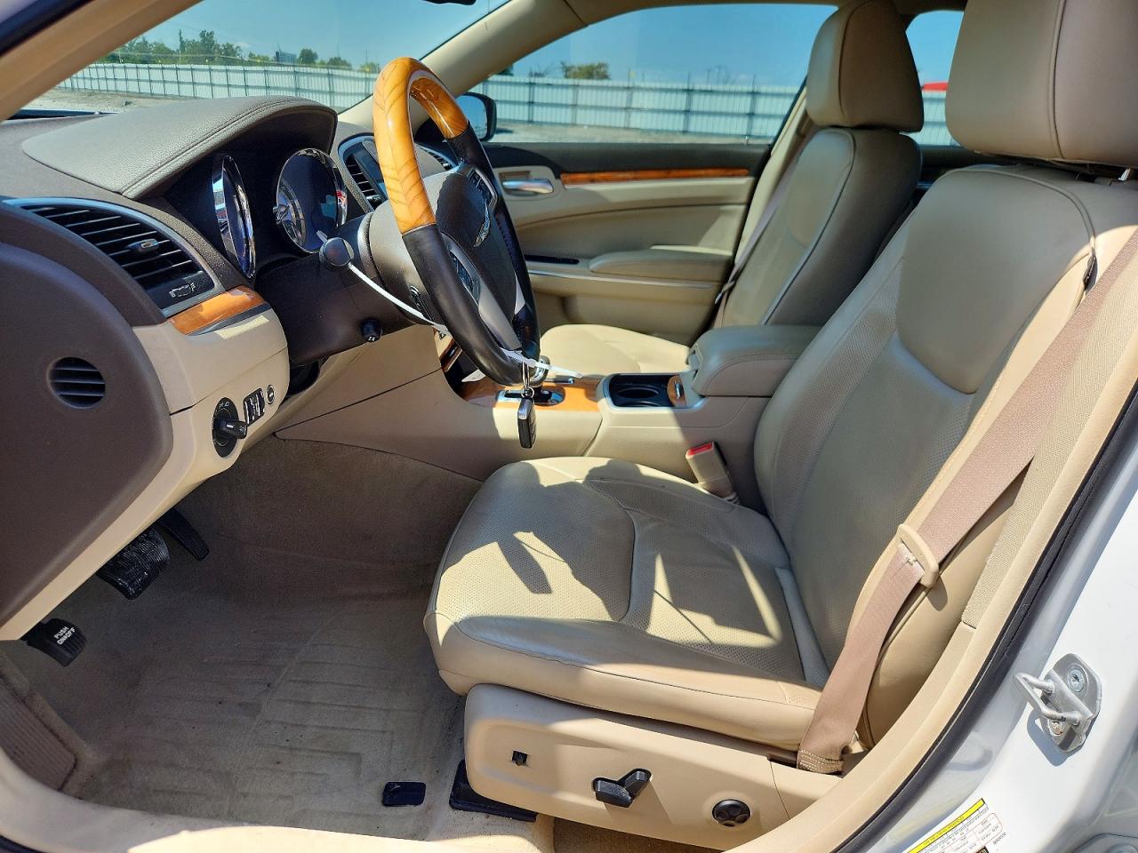 2013 Chrysler 300c White vin: 2C3CCAKG2DH533333