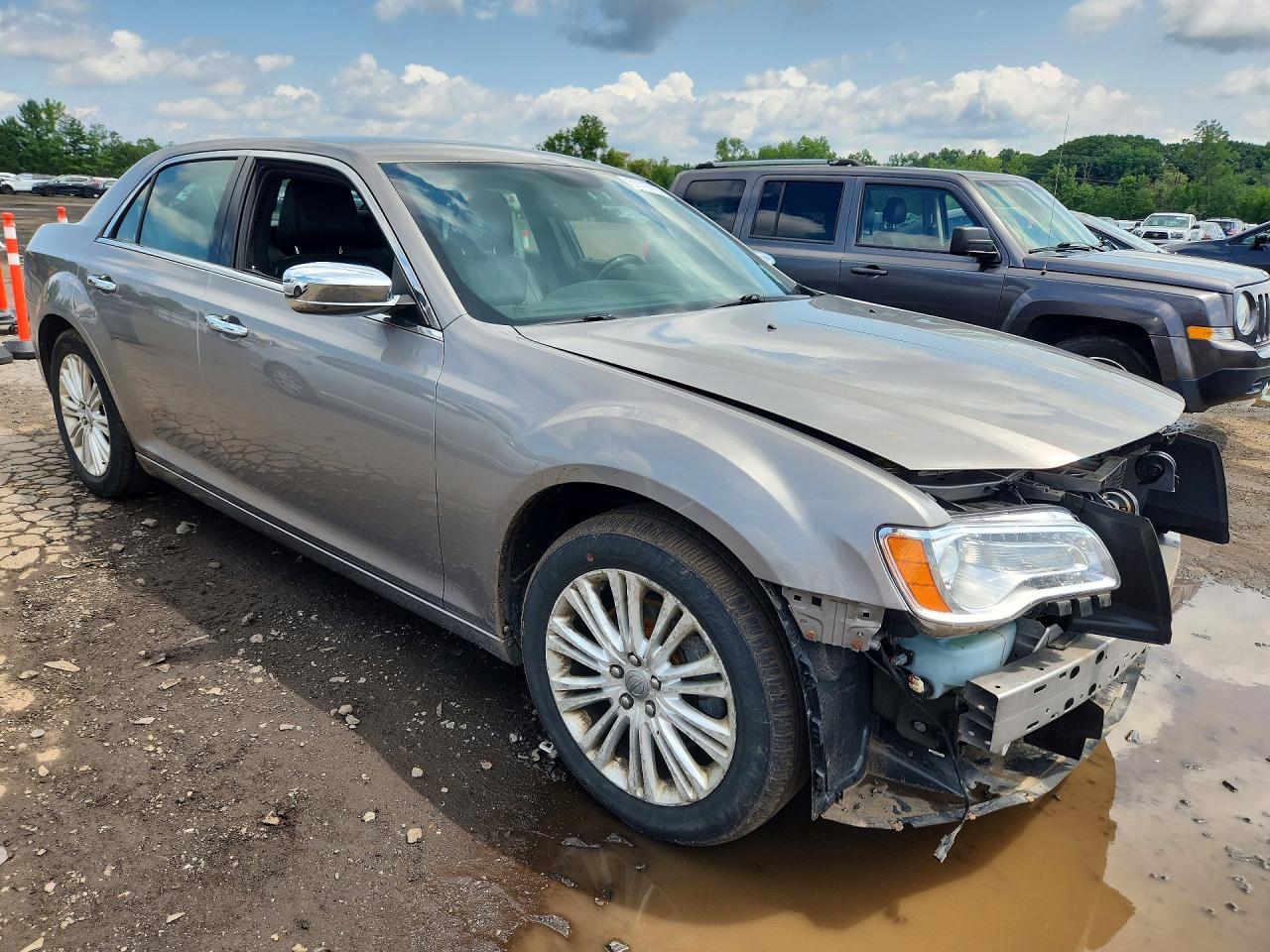 2014 Chrysler 300c Silver vin: 2C3CCAKG2EH201121