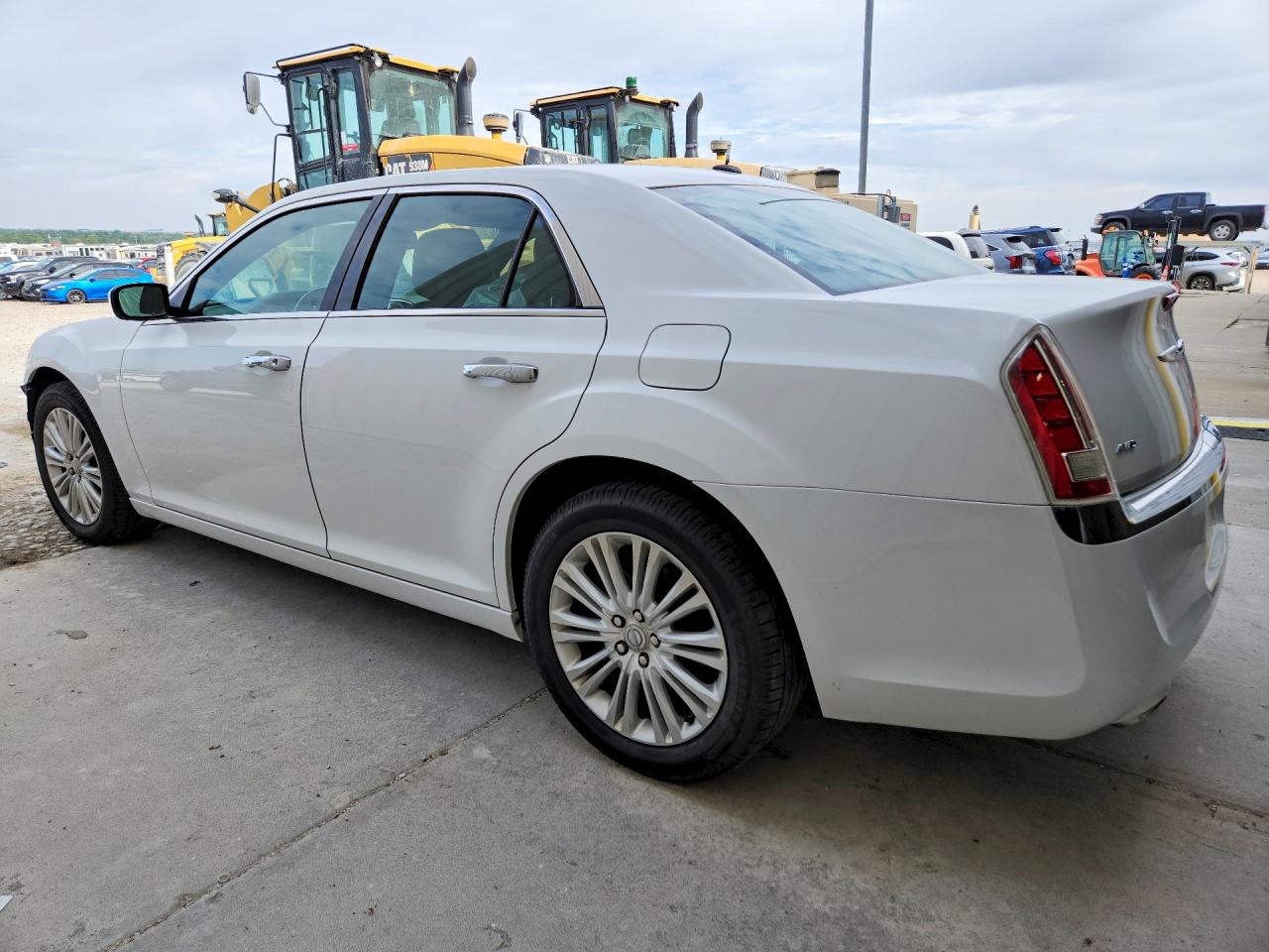 2014 Chrysler 300c White vin: 2C3CCAKG3EH194485