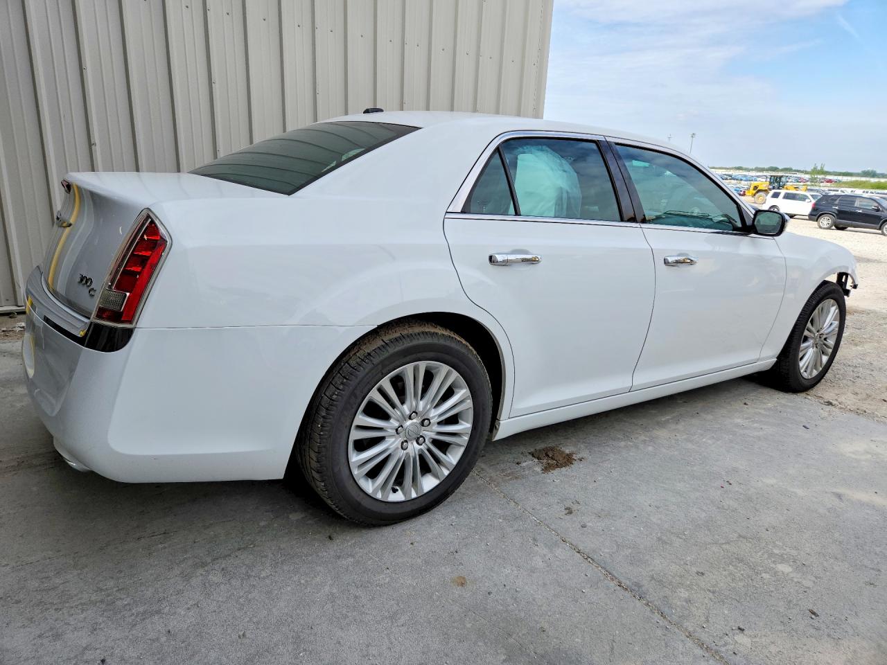 2014 Chrysler 300c White vin: 2C3CCAKG3EH194485