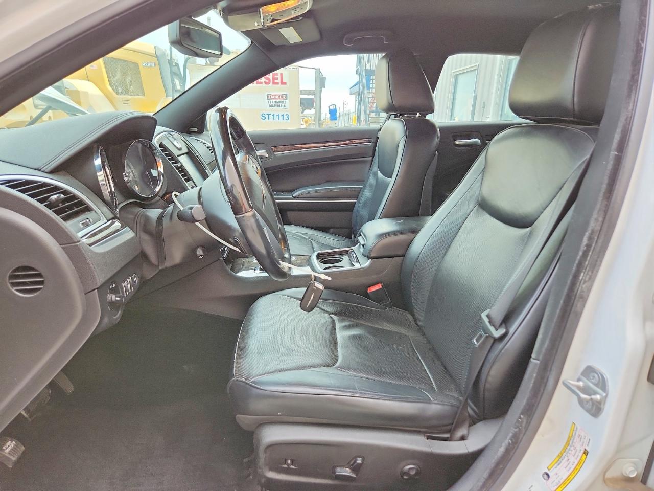 2014 Chrysler 300c White vin: 2C3CCAKG3EH194485