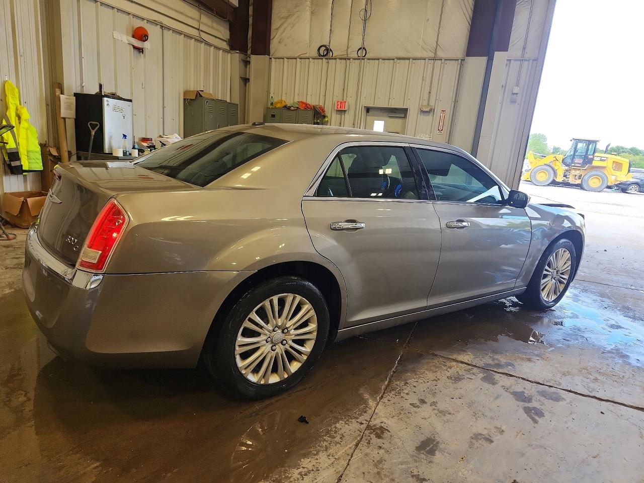 2014 Chrysler 300c Silver vin: 2C3CCAKG4EH179655