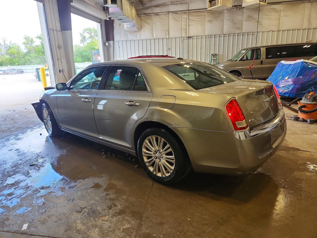 2014 Chrysler 300c Silver vin: 2C3CCAKG4EH179655