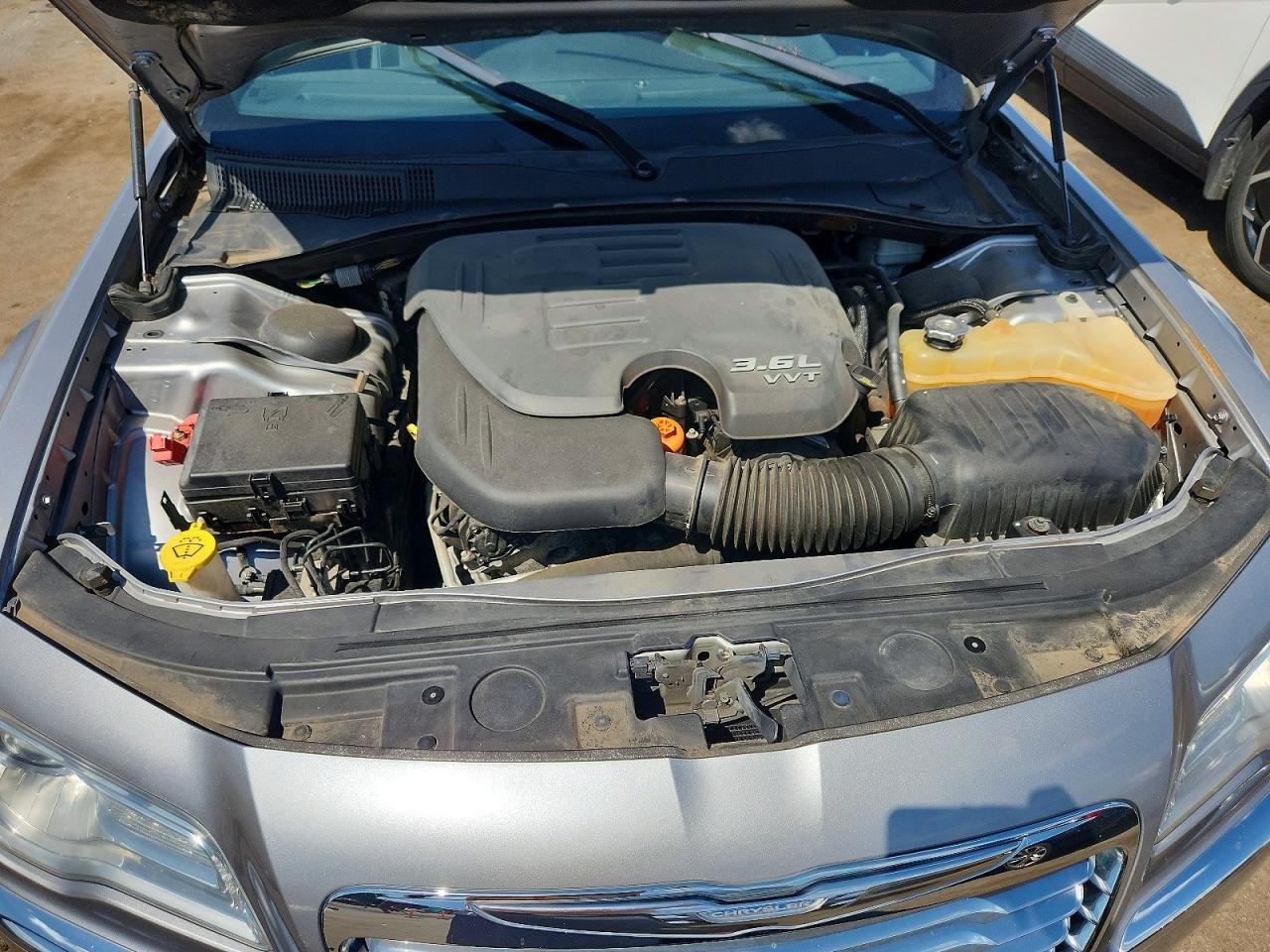2014 Chrysler 300c Серебряный vin: 2C3CCAKG4EH216736