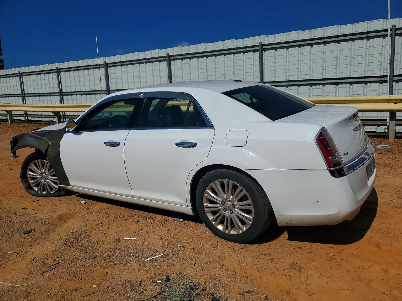 2013 Chrysler 300c White vin: 2C3CCAKG5DH683033