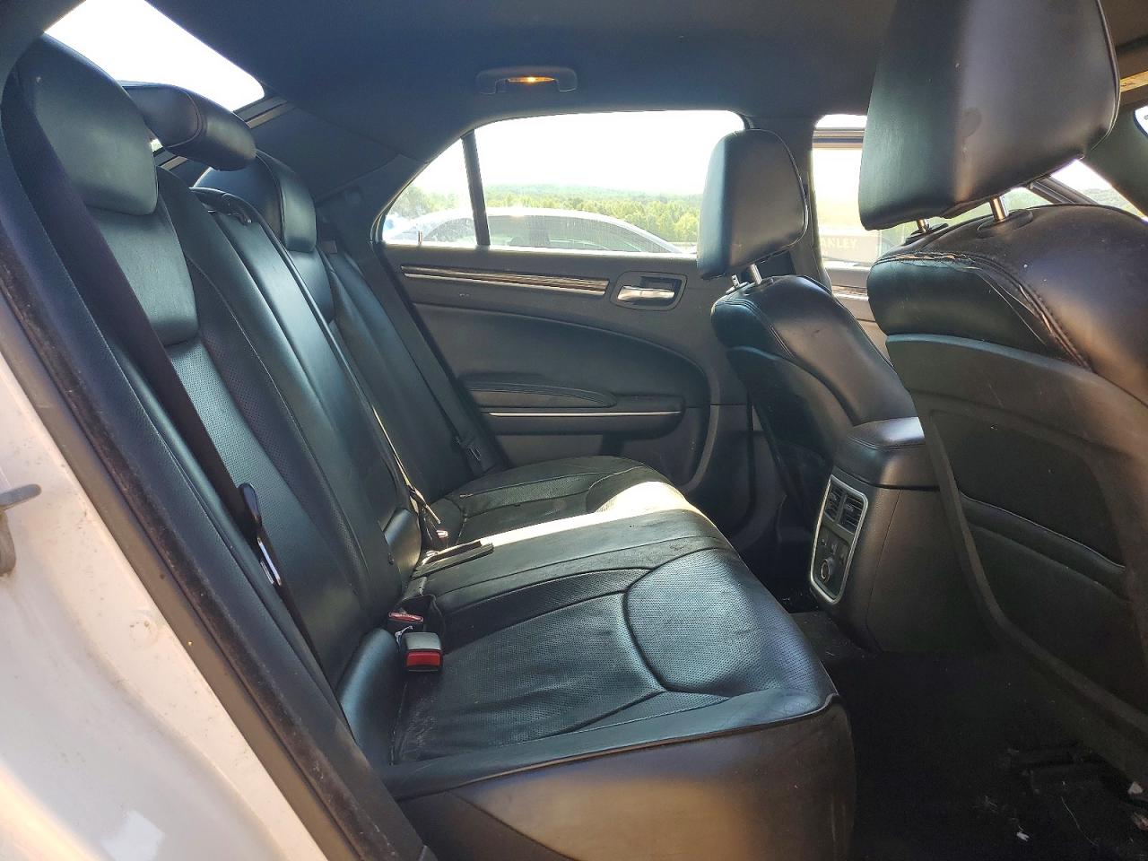 2013 Chrysler 300c White vin: 2C3CCAKG5DH683033