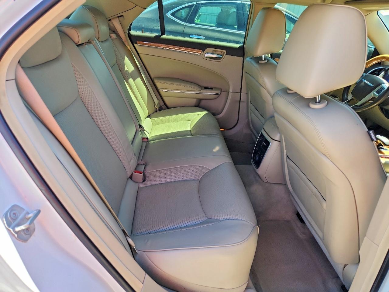 2013 Chrysler 300c White vin: 2C3CCAKG7DH602520