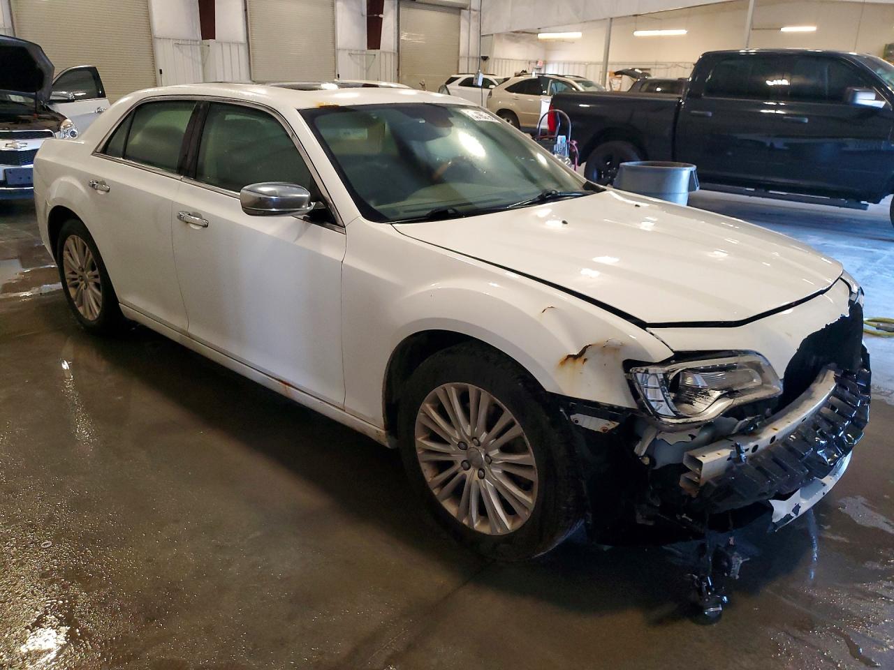 2013 Chrysler 300c White vin: 2C3CCAKG7DH619043