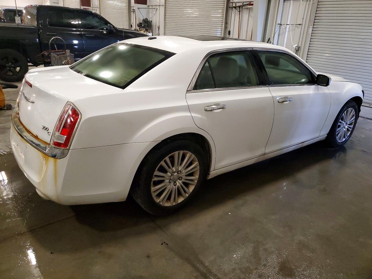 2013 Chrysler 300c White vin: 2C3CCAKG7DH619043