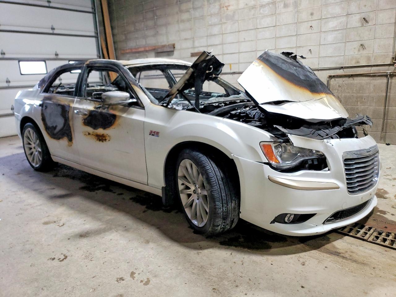 2012 Chrysler 300c White vin: 2C3CCAKT3CH143370