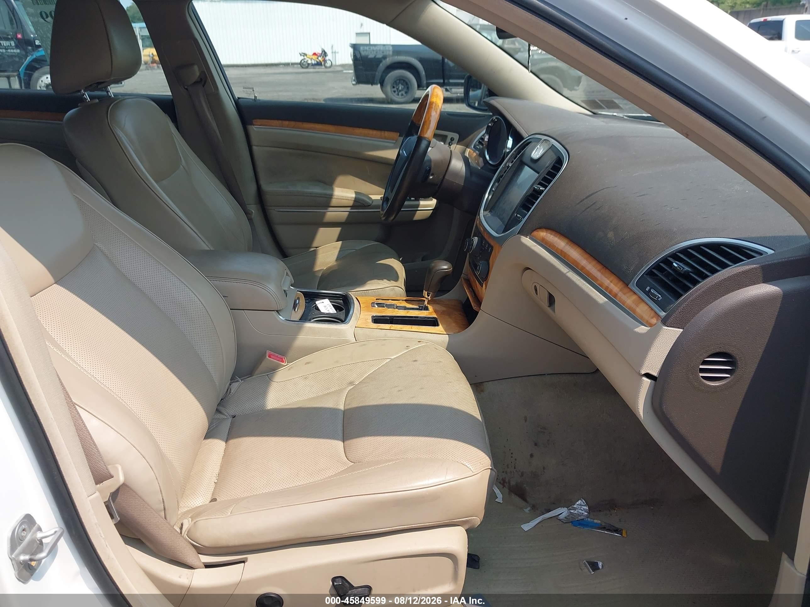 2012 Chrysler 300c Awd White vin: 2C3CCAKT8CH143378
