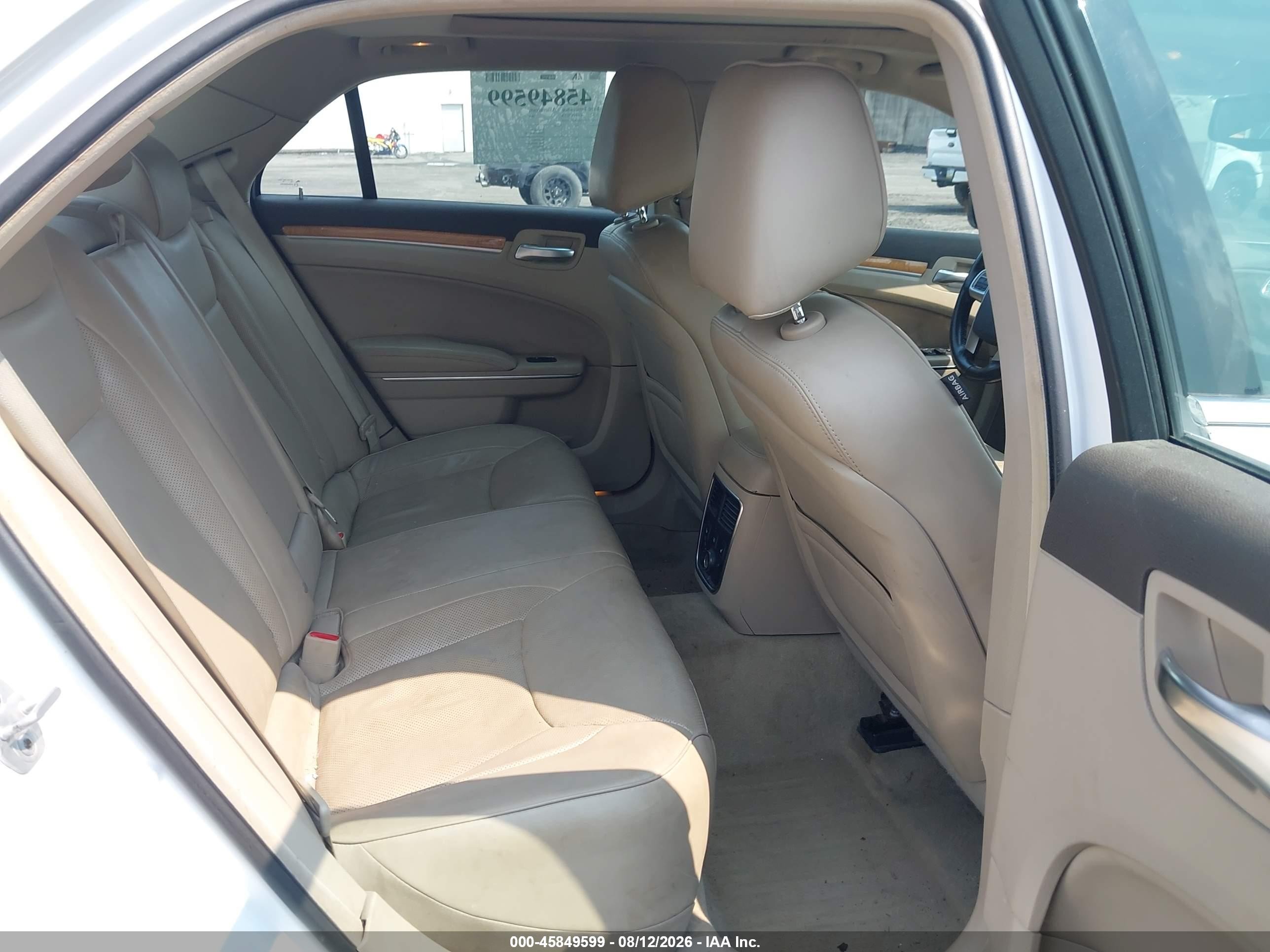 2012 Chrysler 300c Awd White vin: 2C3CCAKT8CH143378