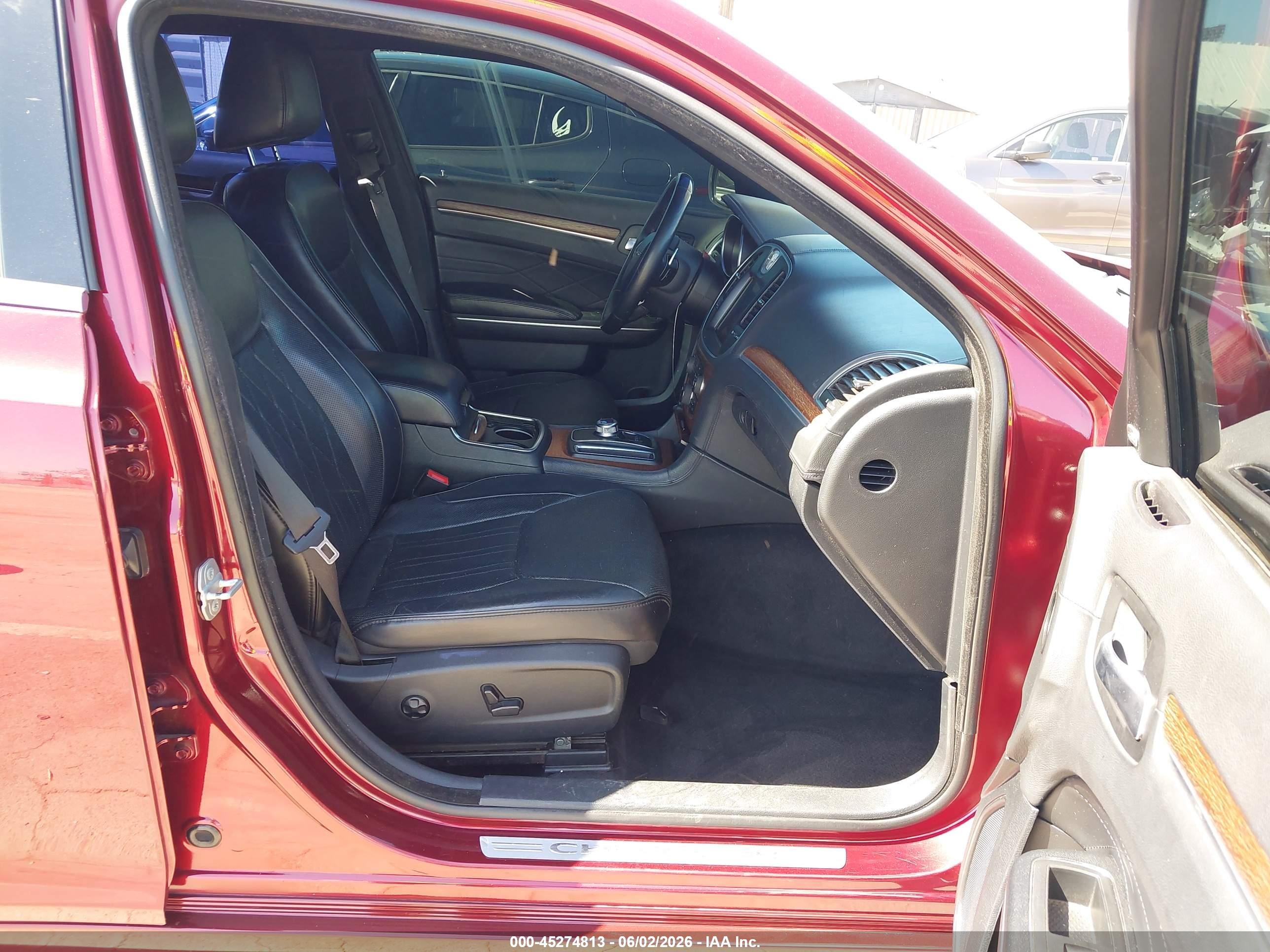 2015 Chrysler 300c Platinum Burgundy vin: 2C3CCAPG8FH830537