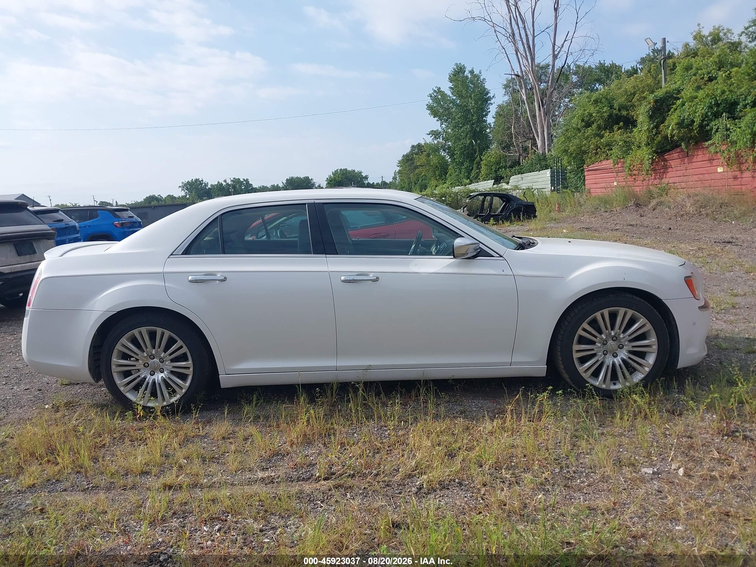 2012 Chrysler 300c Luxury Series White vin: 2C3CCAPT0CH238073
