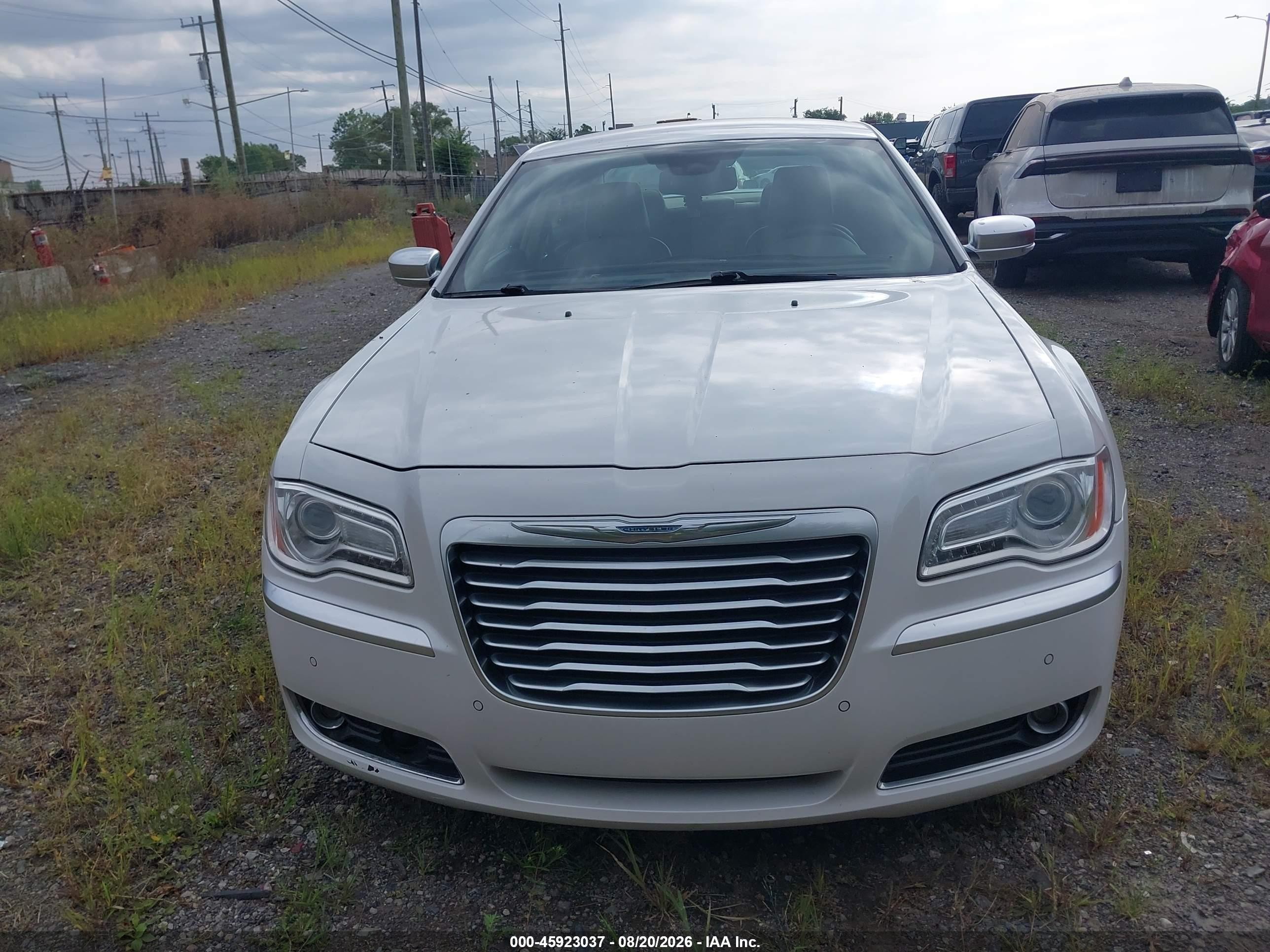 2012 Chrysler 300c Luxury Series White vin: 2C3CCAPT0CH238073